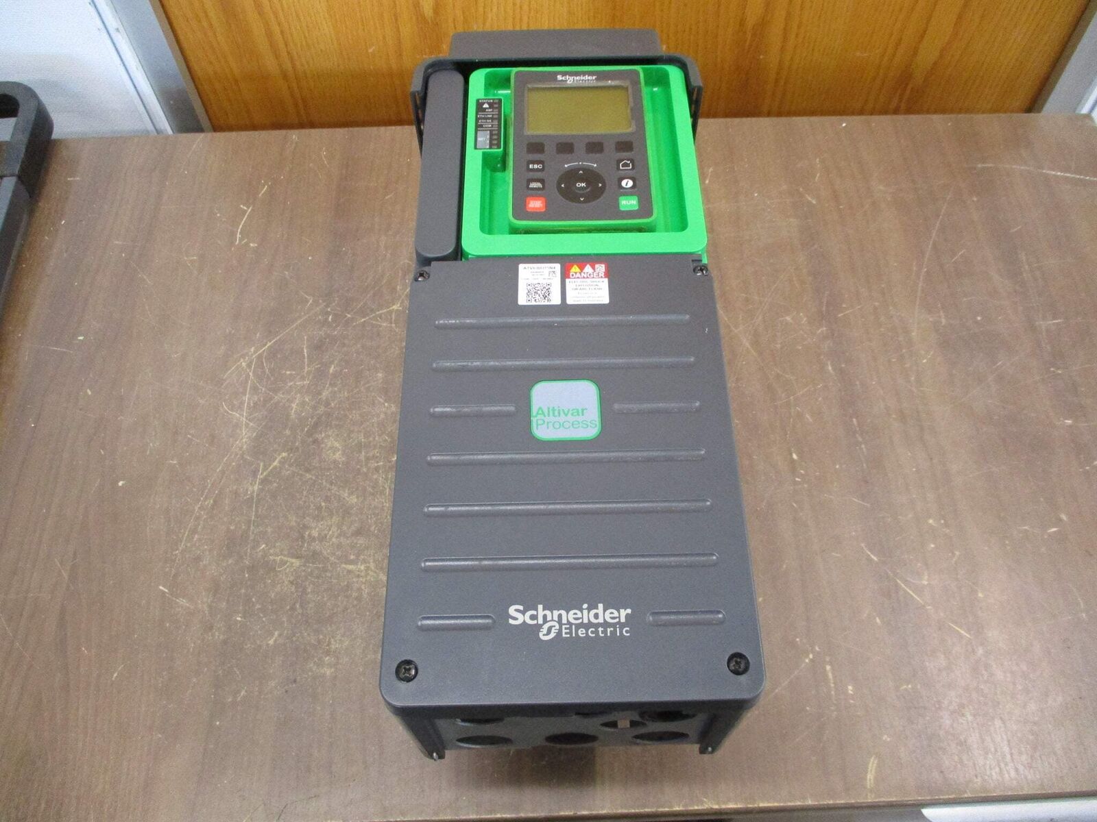 Schneider Electric Altivar 630 AC Drive ATV630U75N4 10HP 3Ph w/ Keypad Used