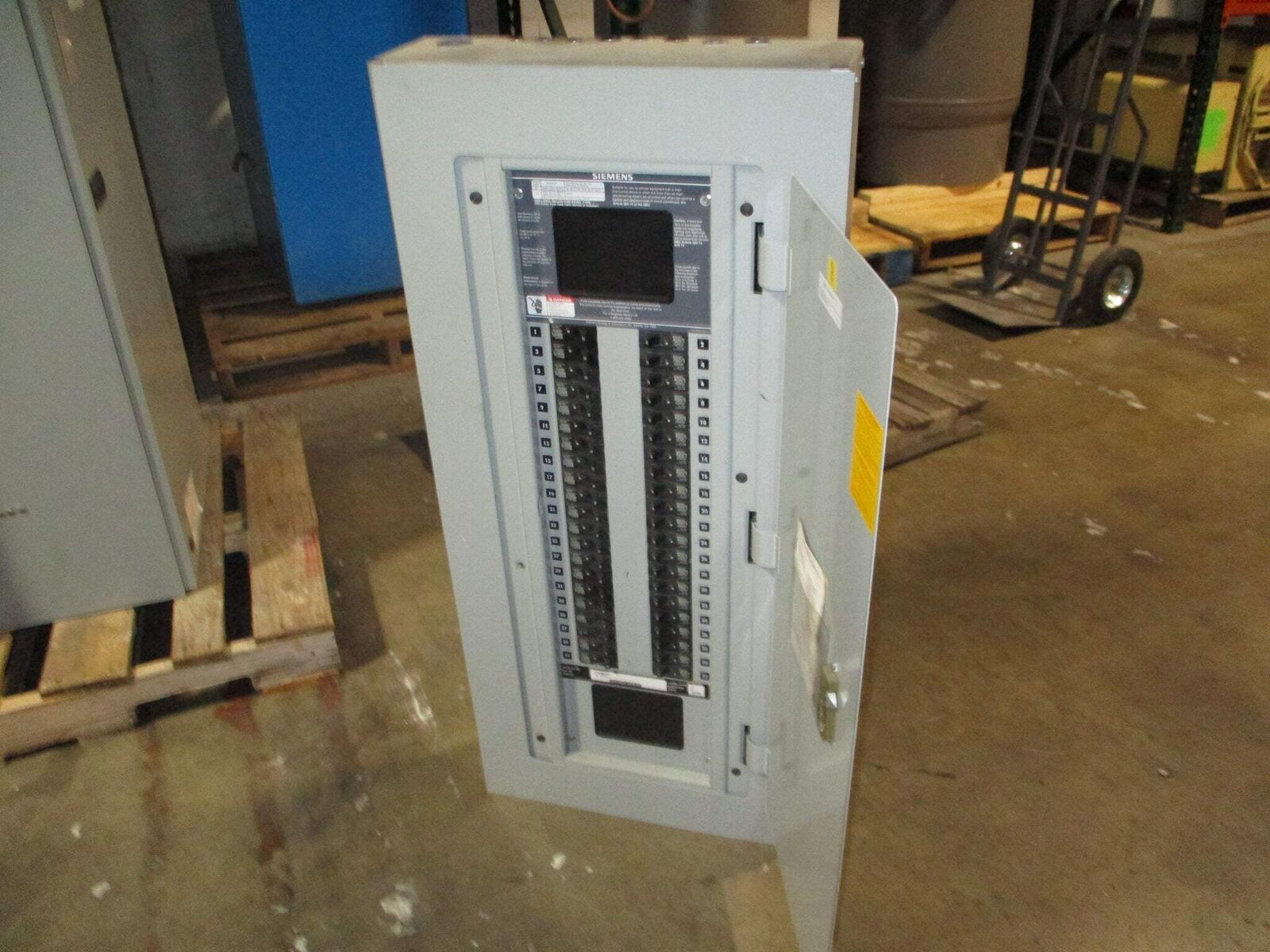 Siemens Main Lug Breaker Panel I1X42MC250A 208Y/120V 3Ph 4W 42-Slot