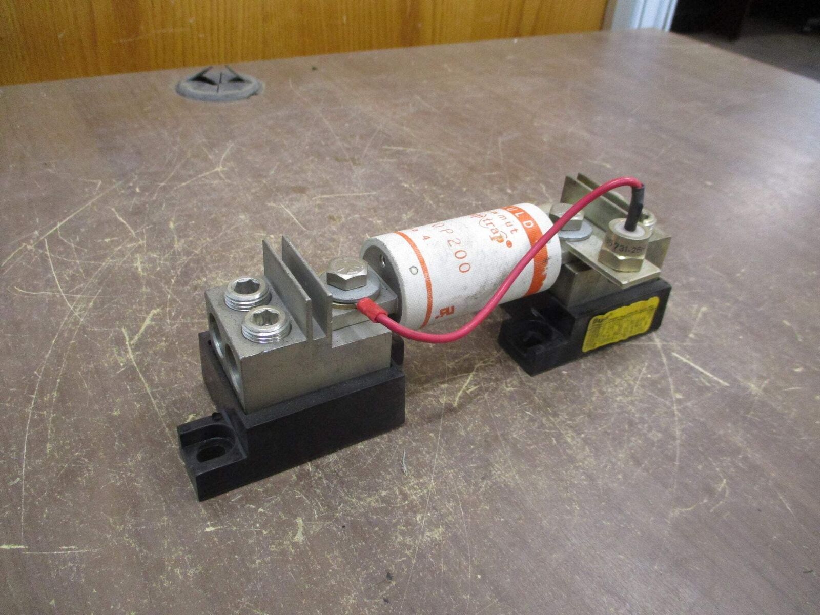 Buss Fuseholder 1BS103 400A 600V w/ 200A Fuse Used