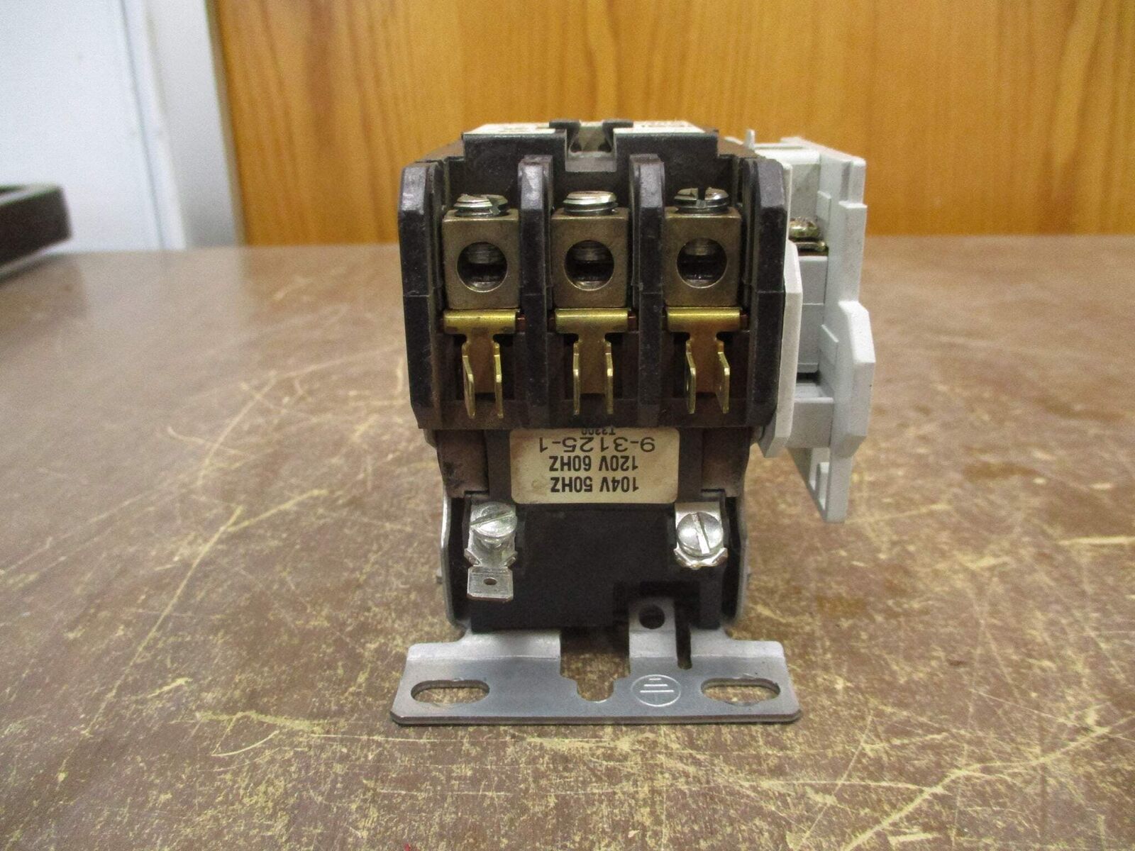 Cutler-Hammer Contactor C25DNF340 Ser. C1 120V Coil 40A w/ Aux Contact Used