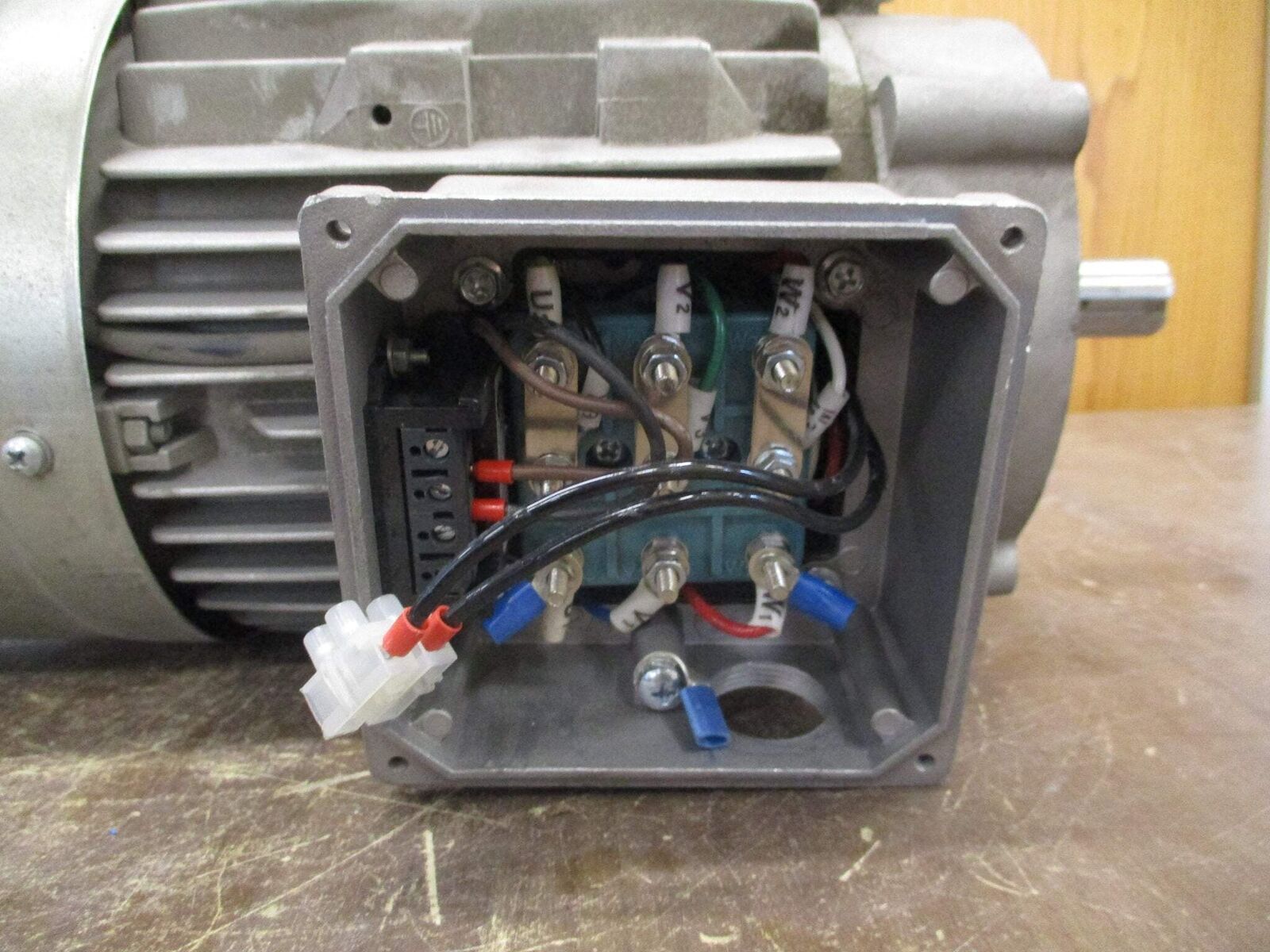Motovario Motor 1611091006 2HP 230-460V 2.98/5.96A 60Hz *No Wire Box Cover* Used