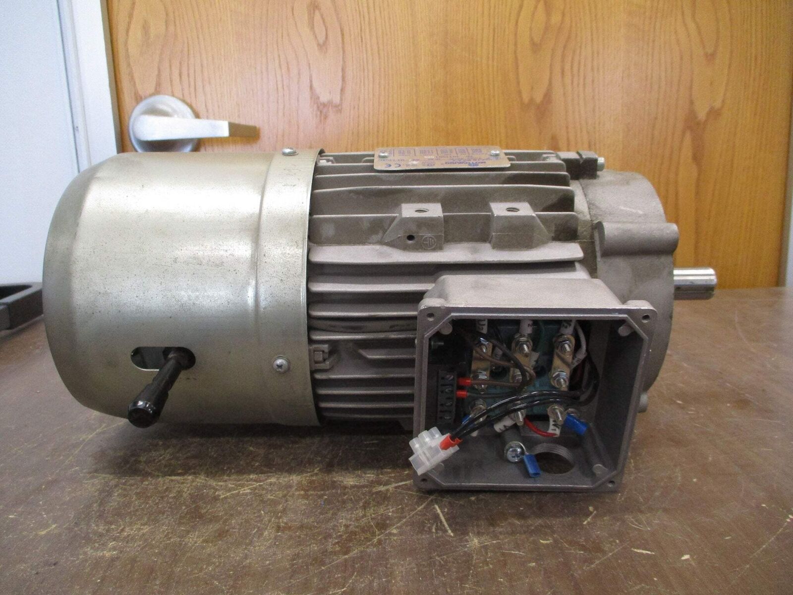 Motovario Motor 1611091006 2HP 230-460V 2.98/5.96A 60Hz *No Wire Box Cover* Used