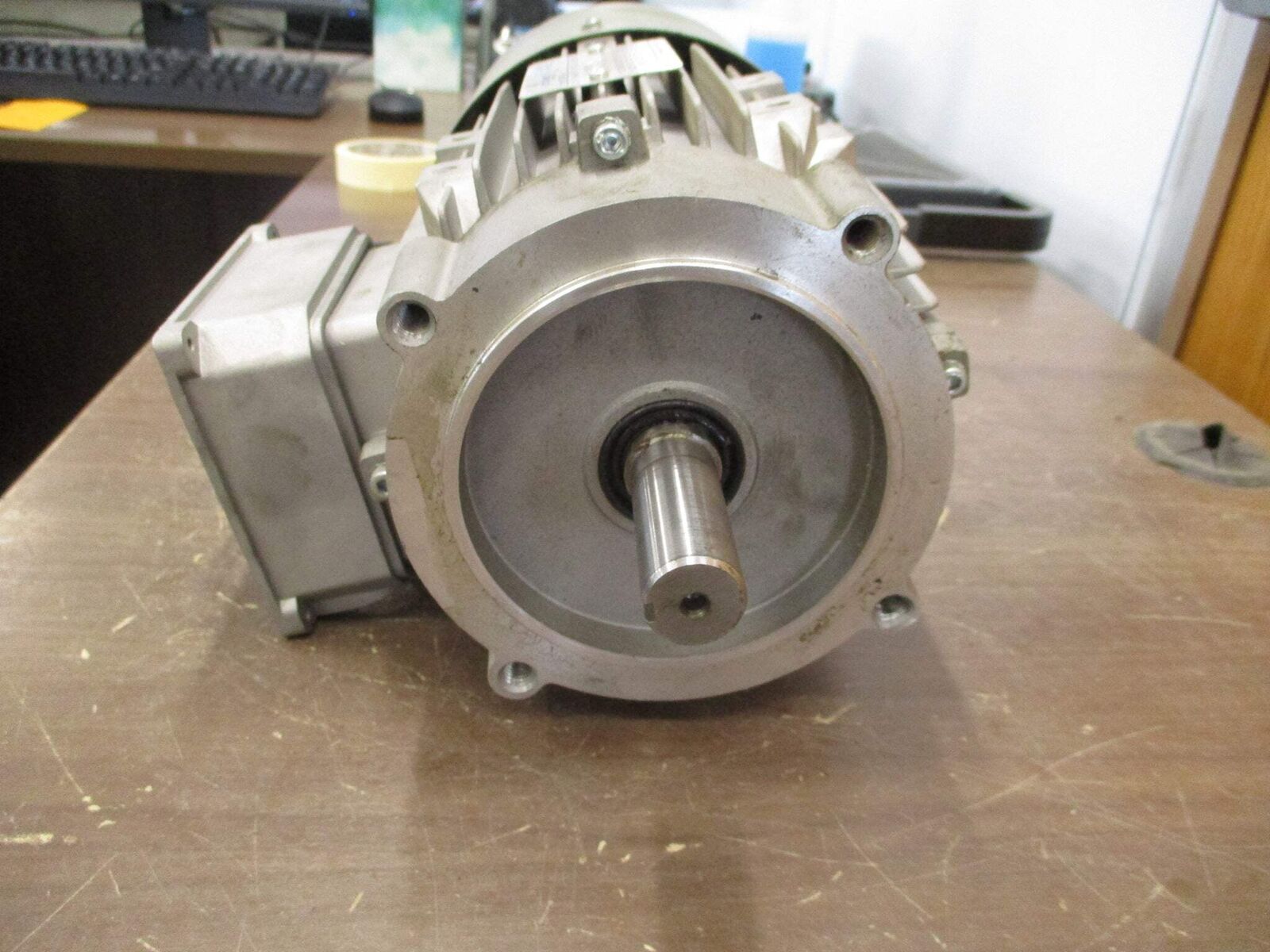 Motovario Motor 1611091006 2HP 230-460V 2.98/5.96A 60Hz *No Wire Box Cover* Used