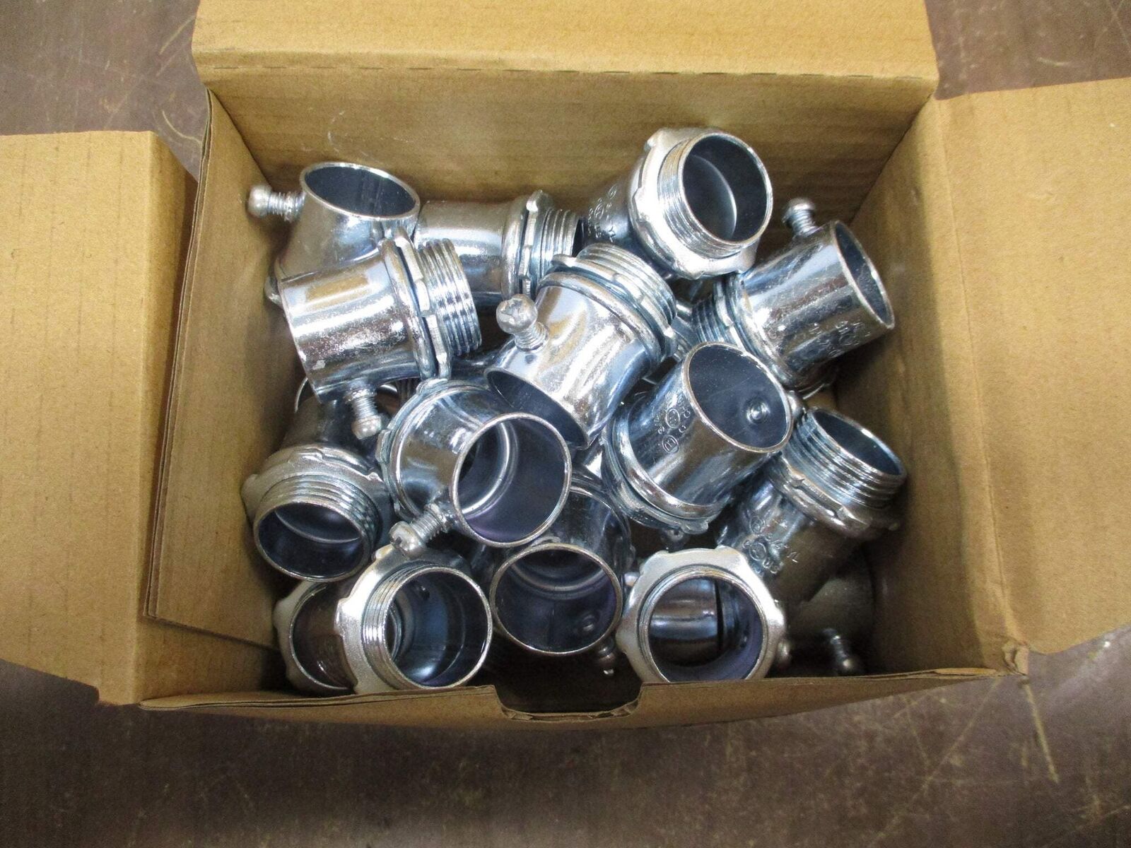 Bridgeport Set-Screw Steel EMT Connector 231 Size: 3/4" *Box of 25* New Surplus