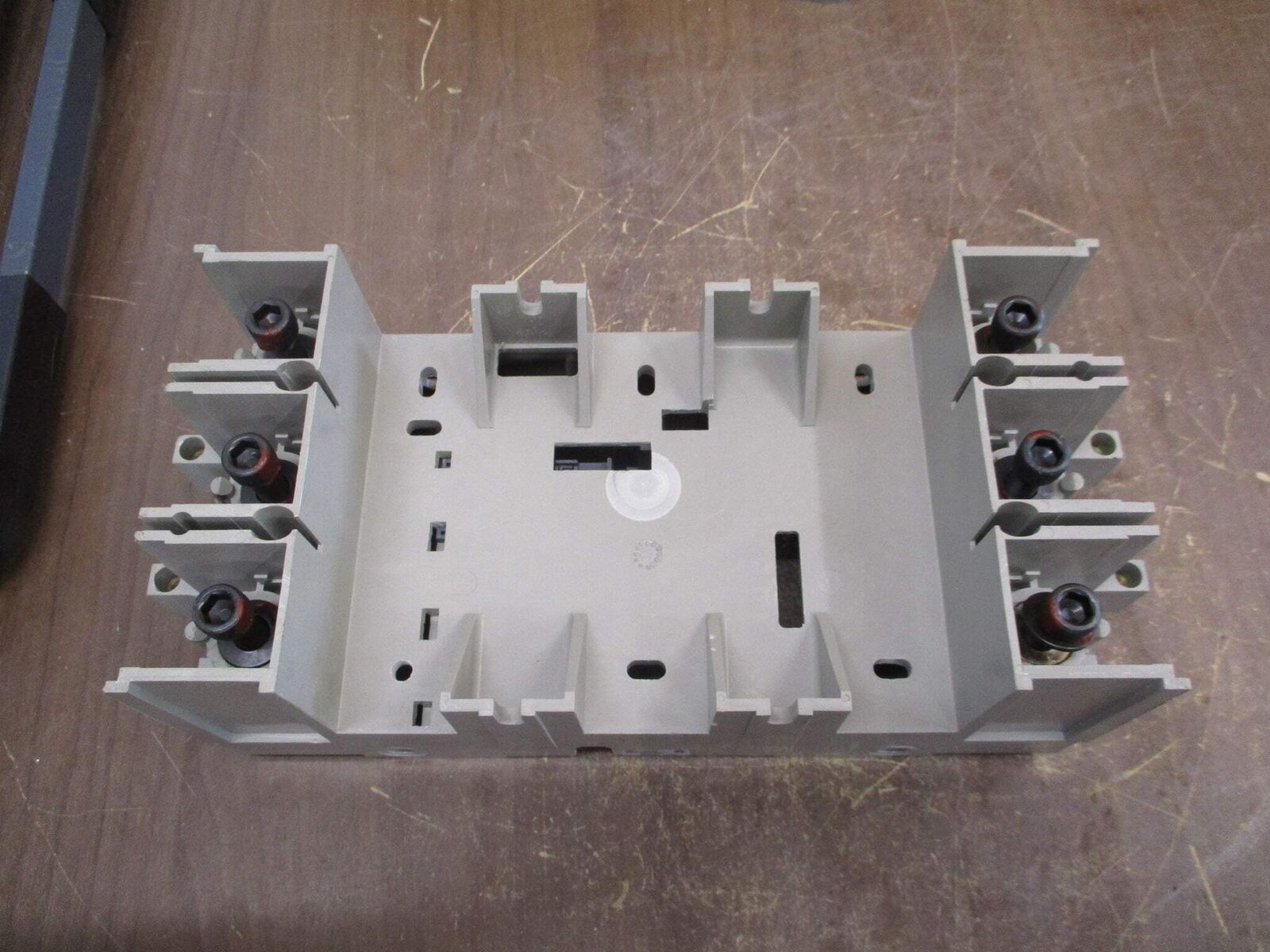 Merlin Gerin Circuit Breaker Plug-In Adapter L-5371 For NSJ400A Breaker Used