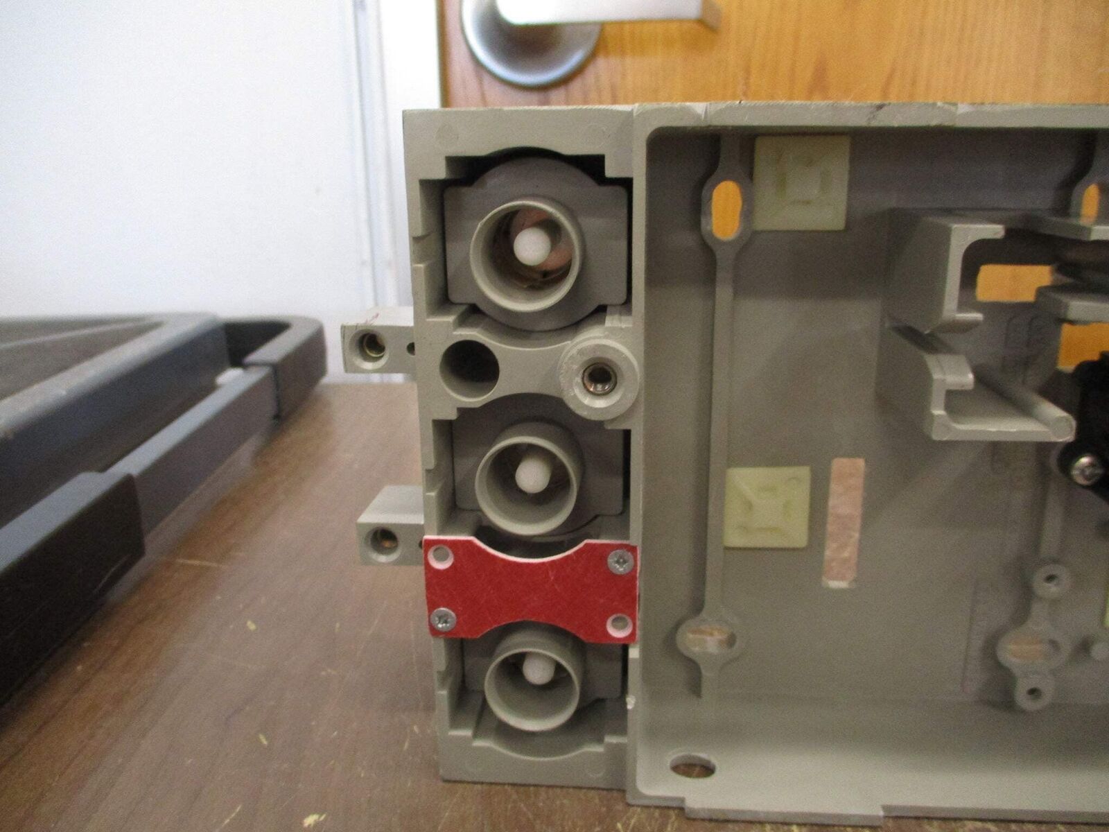 Merlin Gerin Circuit Breaker Plug-In Adapter L-5371 For NSJ400A Breaker Used