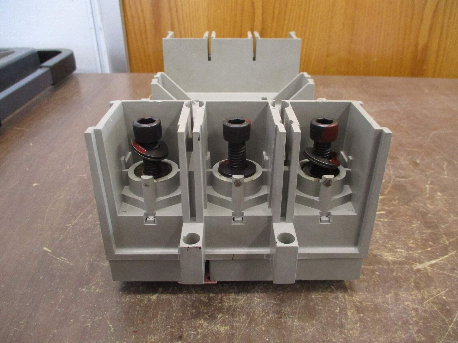 Merlin Gerin Circuit Breaker Plug-In Adapter L-5371 For NSJ400A Breaker Used