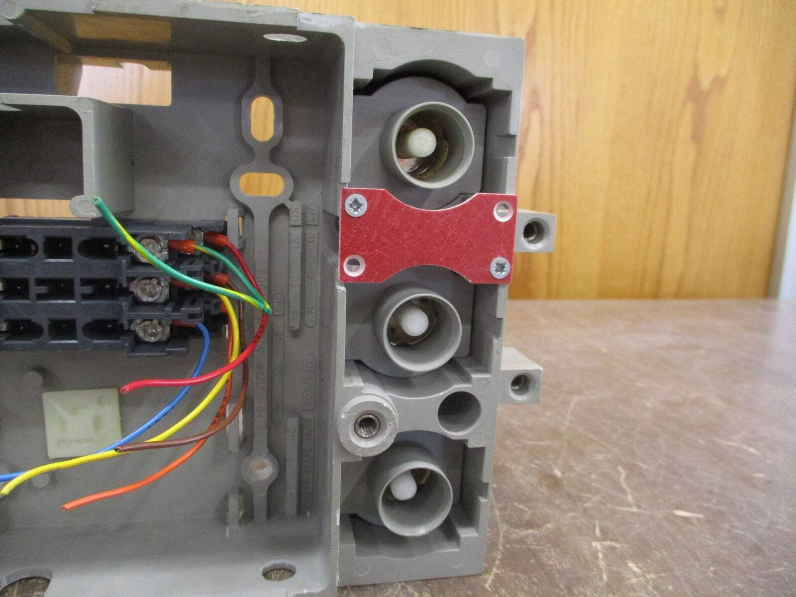 Merlin Gerin Circuit Breaker Plug-In Adapter L-5371 For NSJ400A Breaker Used