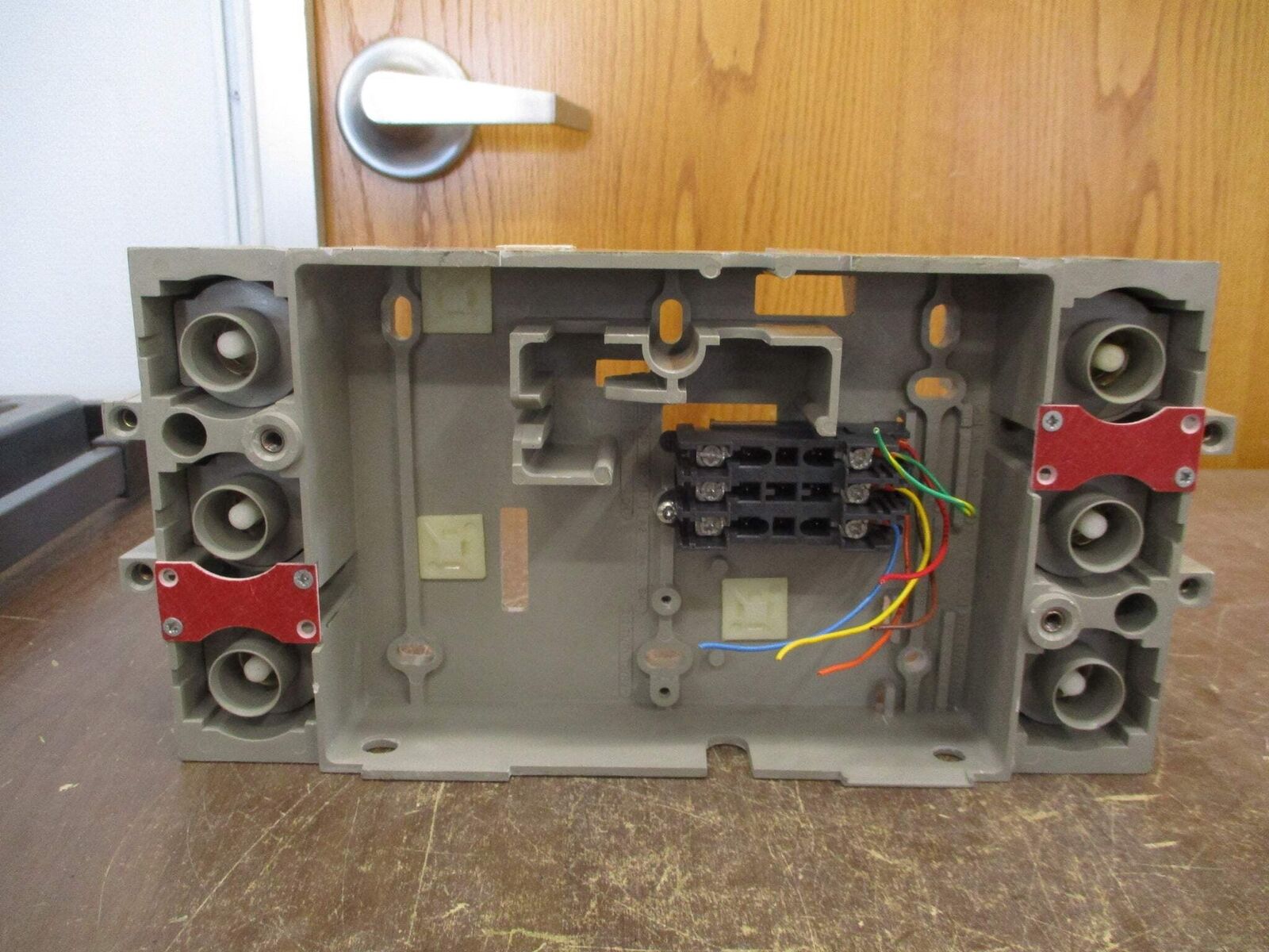 Merlin Gerin Circuit Breaker Plug-In Adapter L-5371 For NSJ400A Breaker Used