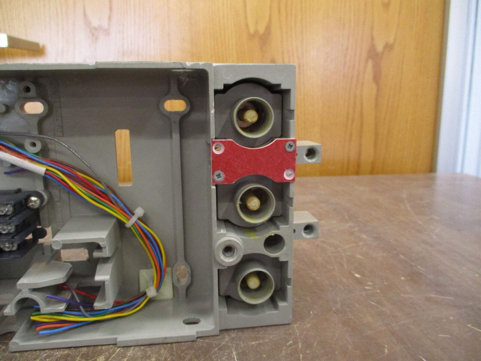 Merlin Gerin Circuit Breaker Plug-In Adapter L-5770 For NSJ400A Breaker Used