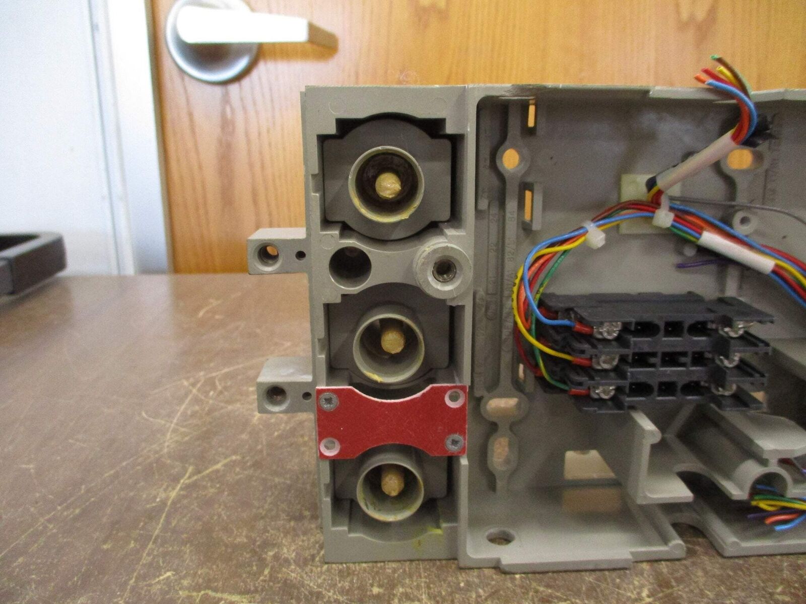 Merlin Gerin Circuit Breaker Plug-In Adapter L-5770 For NSJ400A Breaker Used
