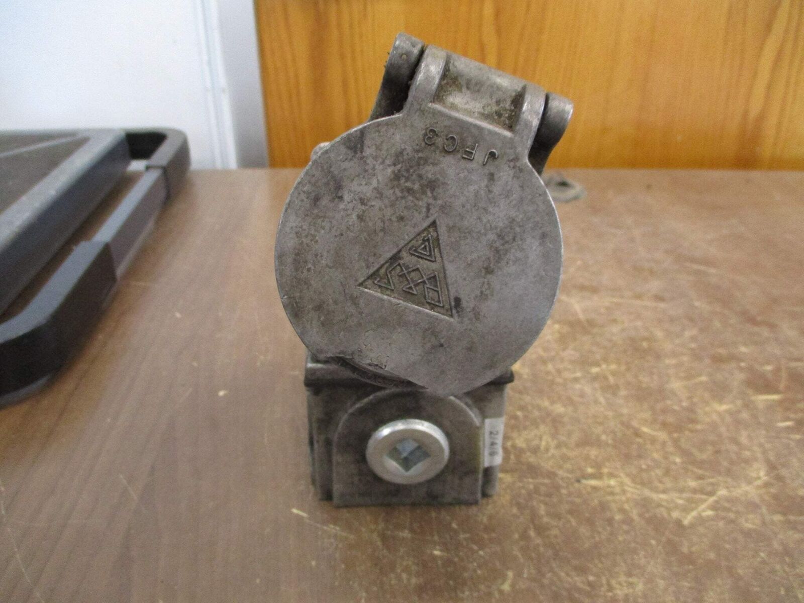 Russellstoll Receptacle JRFA334H 30A 250/600V W/Base & Angle Adapter Used