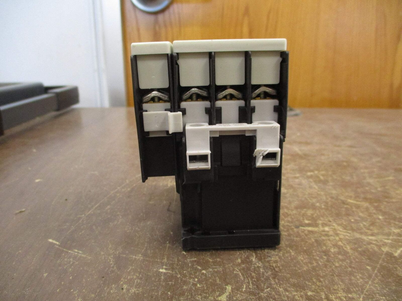 Siemens Sirius 3R Contactor 3RT1325-1A..0 30A 690V 120V Coil *Chipped* Used
