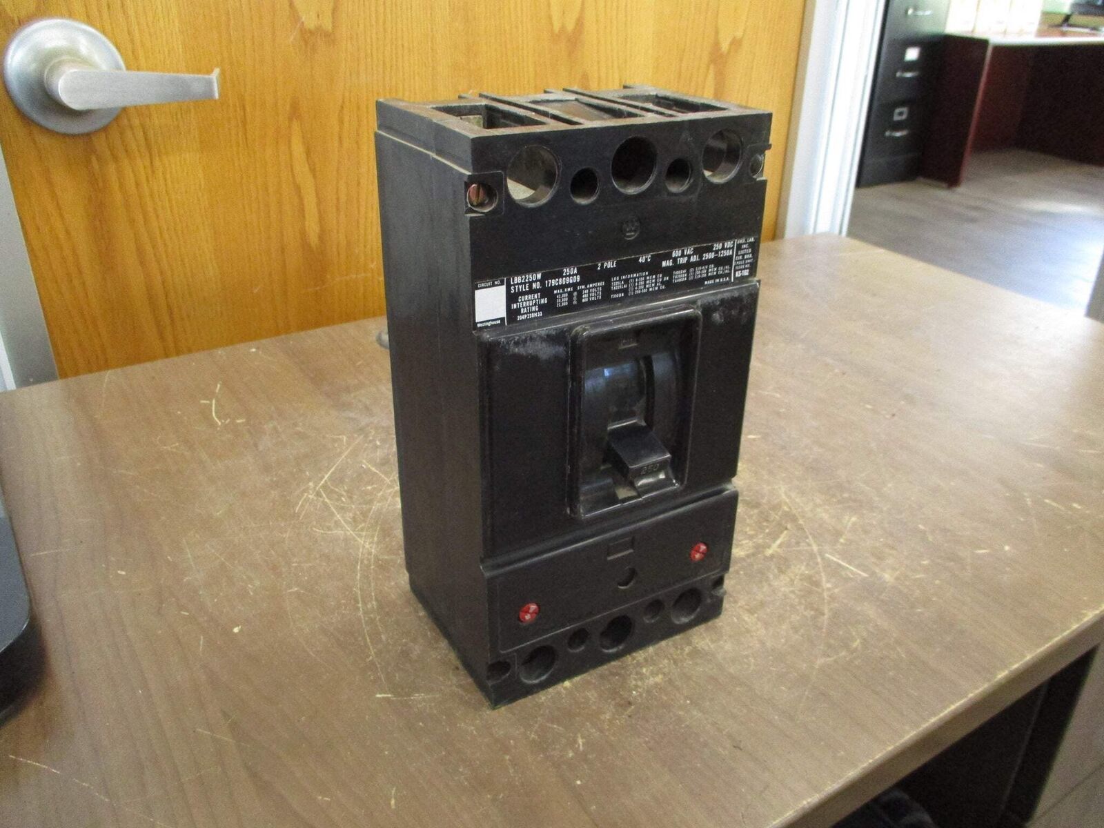 Westinghouse Circuit Breaker LBB2250W 250A 600V 2P Used
