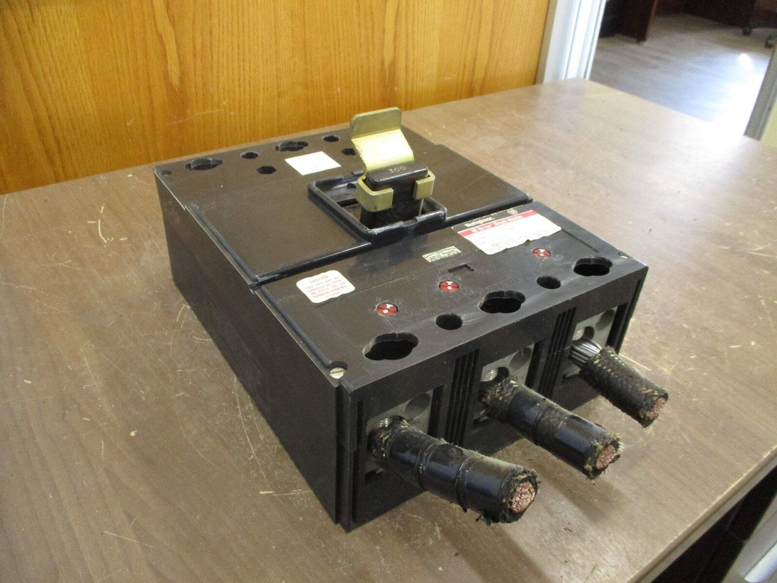 Westinghouse AB De-ion Circuit Breaker LAB3300W 300A 600V 3P Used