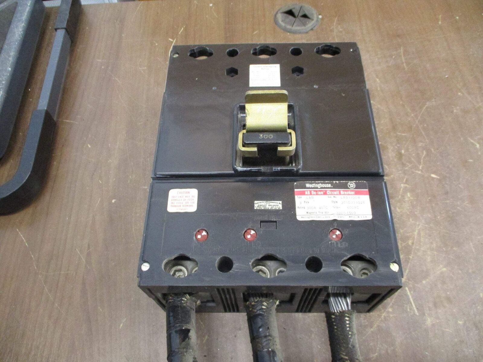 Westinghouse AB De-ion Circuit Breaker LAB3300W 300A 600V 3P Used