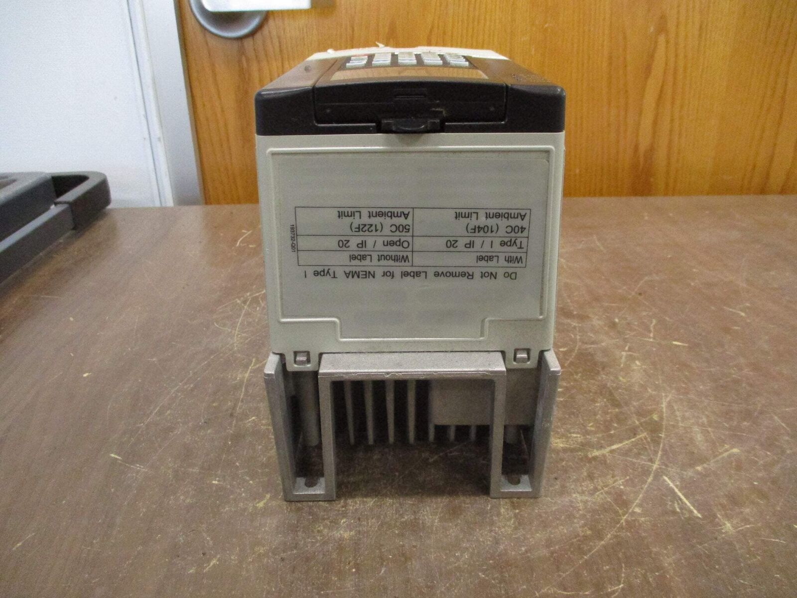 Allen-Bradley PowerFlex 70 AC Drive 20AD1P1A0AYNNDNN 0.5HP 3Ph w/ Keypad Used