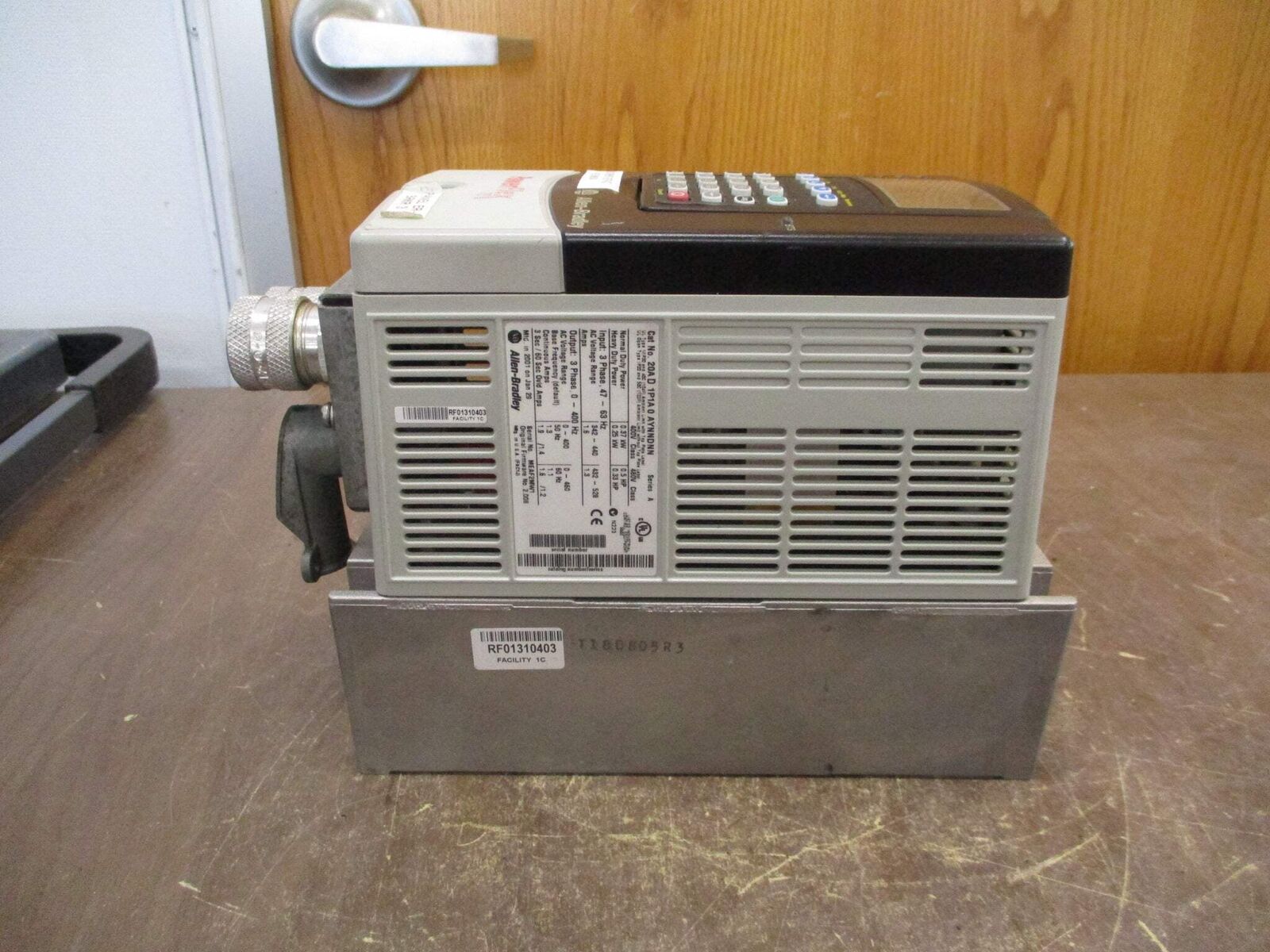 Allen-Bradley PowerFlex 70 AC Drive 20AD1P1A0AYNNDNN 0.5HP 3Ph w/ Keypad Used