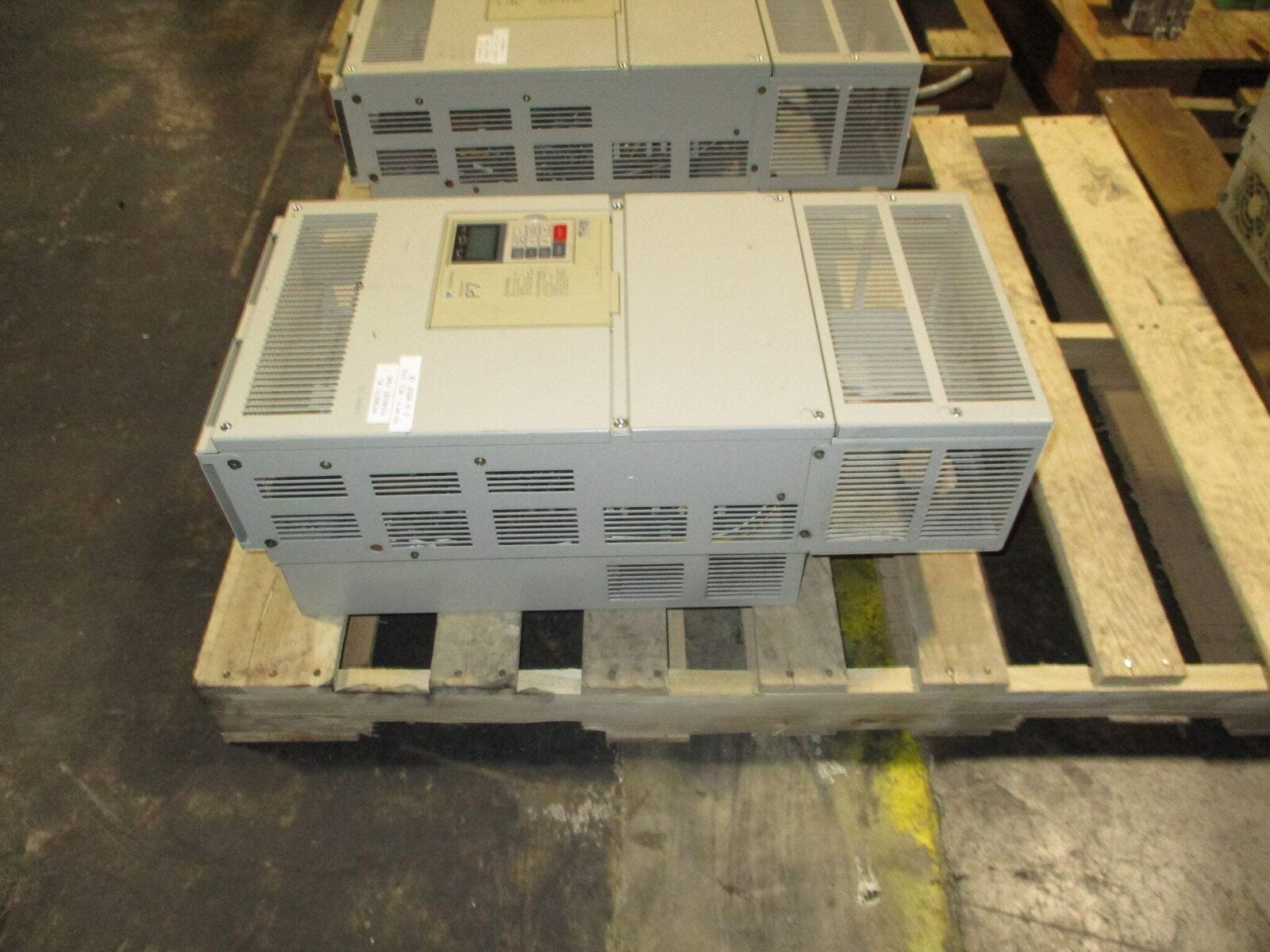 Yaskawa Varispeed P7 AC Drive CIMR-P7U4055 100HP 3Ph w/ Keypad Used