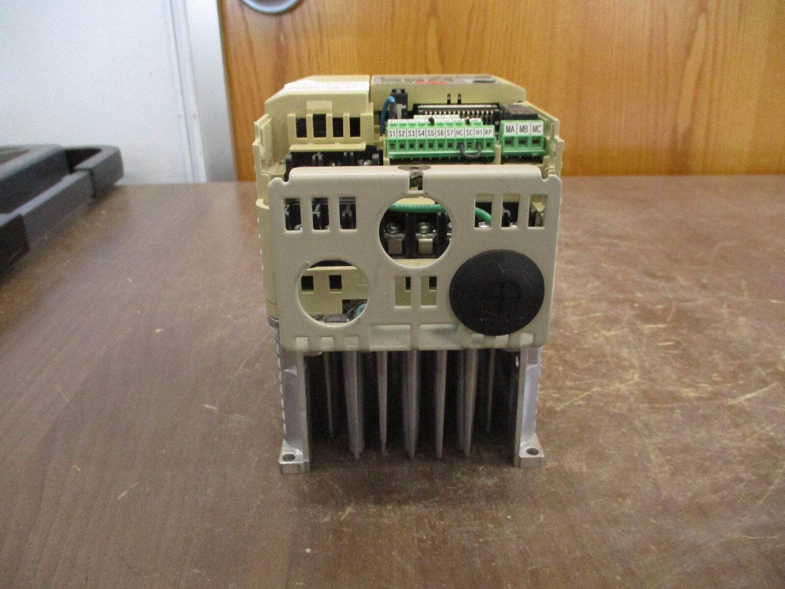 Yaskawa V1000 AC Drive CIMR-VU4A0004FAA Rev. C 1HP 3Ph w/ Keypad Used.