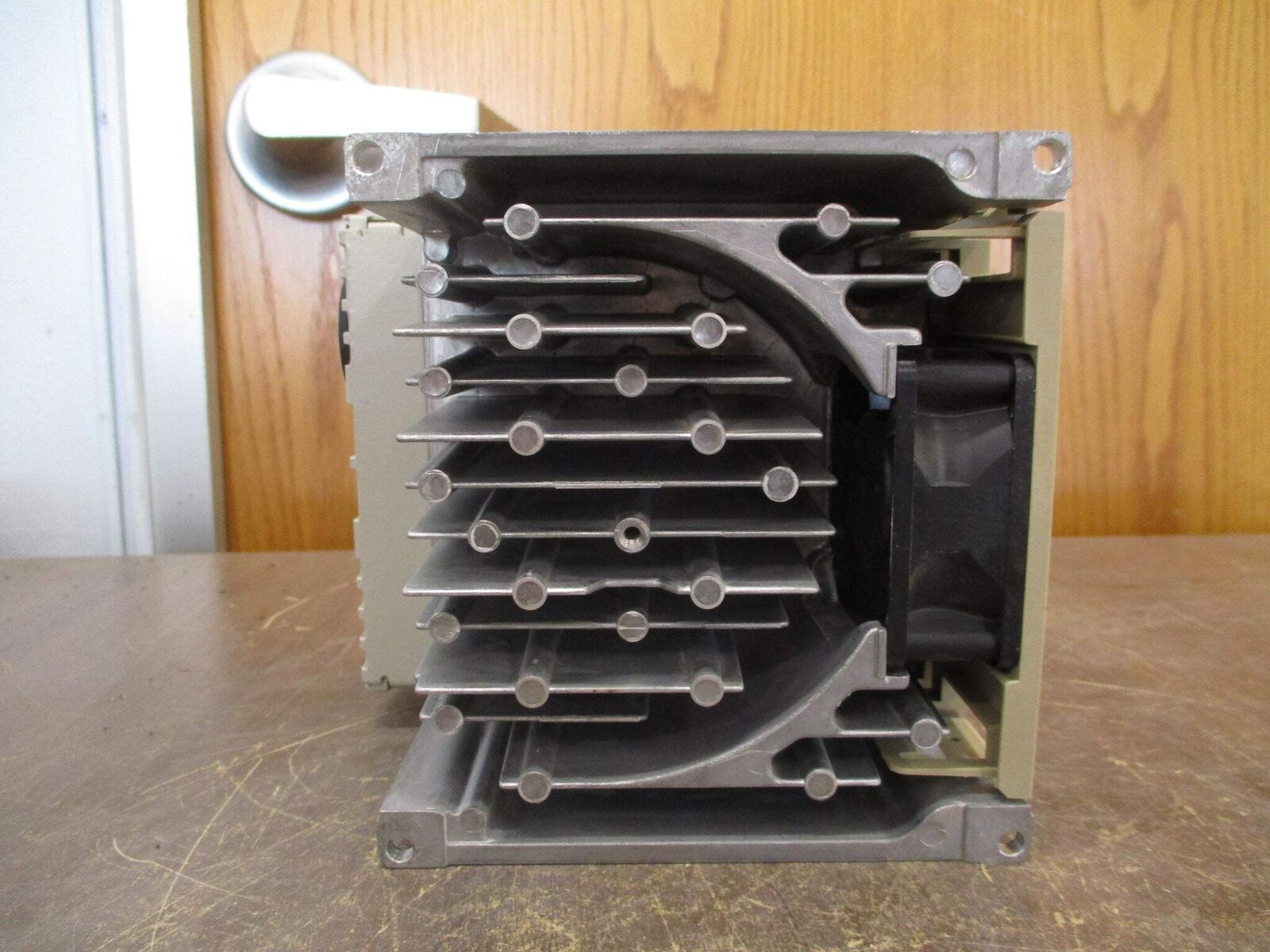 Yaskawa V1000 AC Drive CIMR-VU4A0011FAA 7.5HP 3Ph Used.
