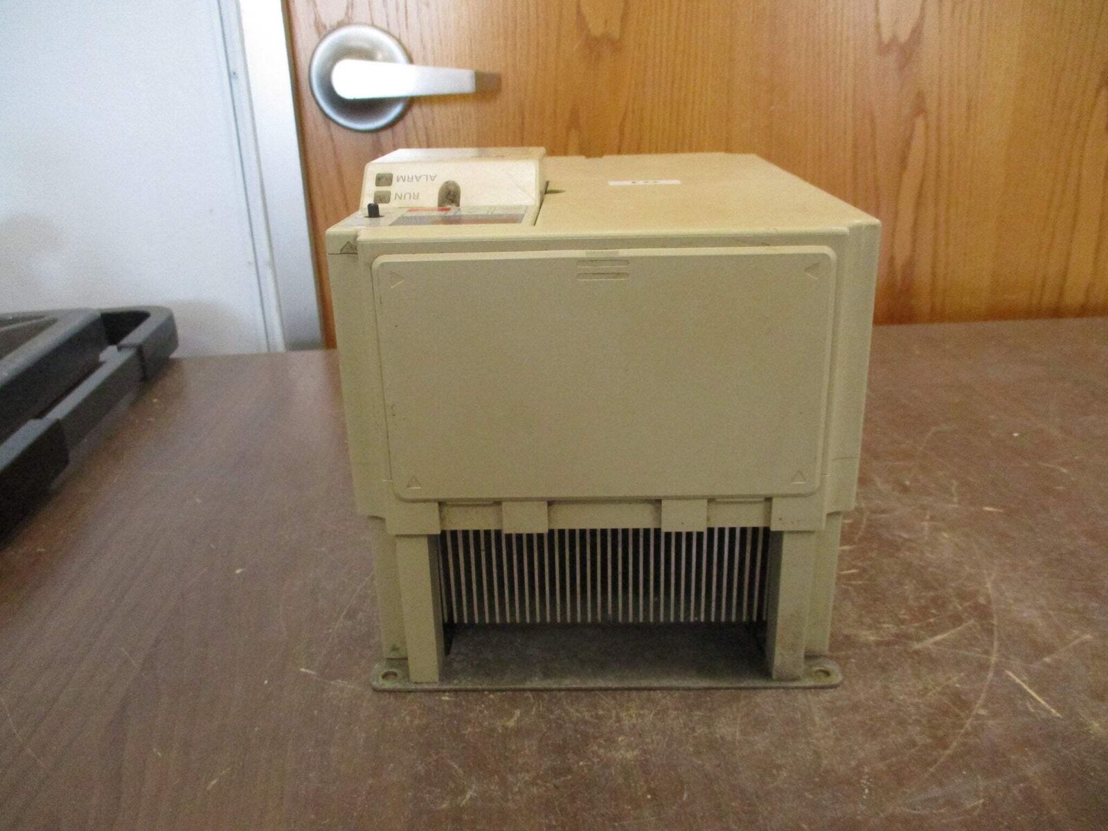 Yaskawa Varispeed V7N AC Drive CIMR-V7NU45P5 10HP 3Ph w/ Keypad *Missing Knob*