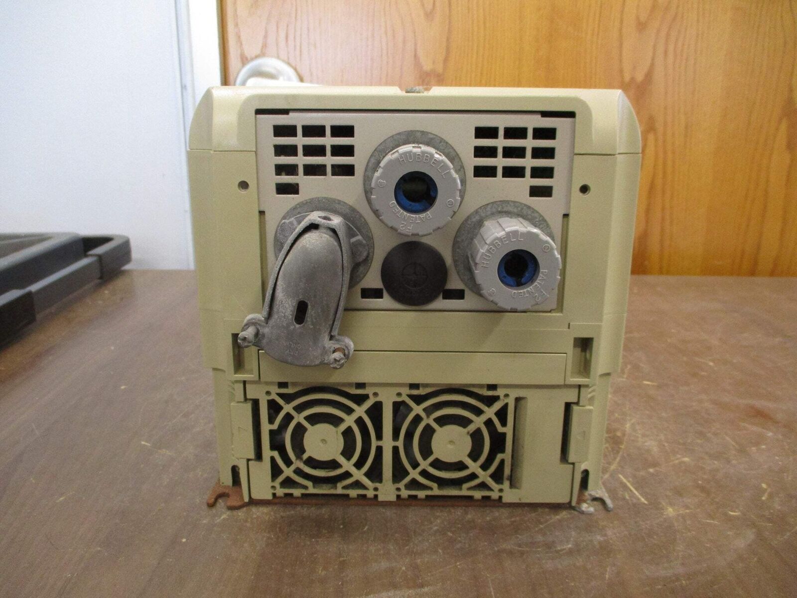 Yaskawa Varispeed F7 AC Drive CIMR-F7U4011 15HP 3Ph w/ Keypad Used