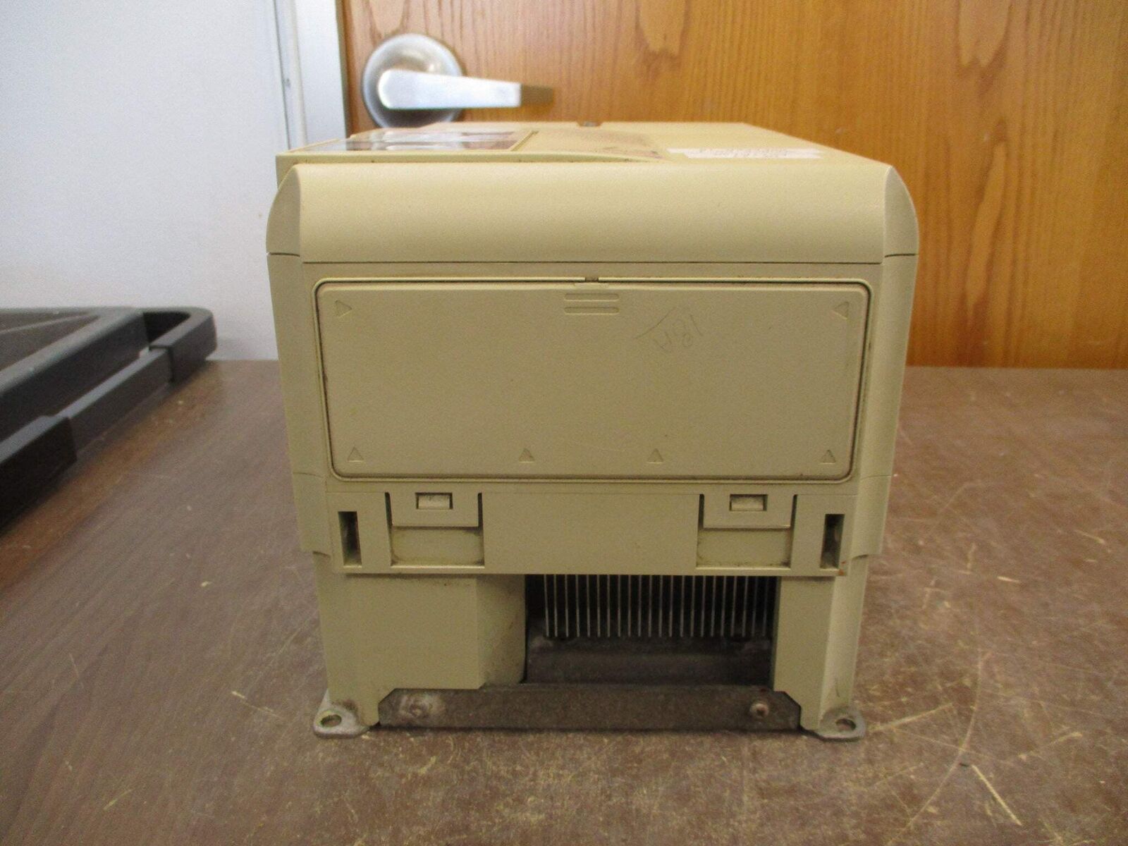 Yaskawa Varispeed F7 AC Drive CIMR-F7U4011 15HP 3Ph w/ Keypad Used
