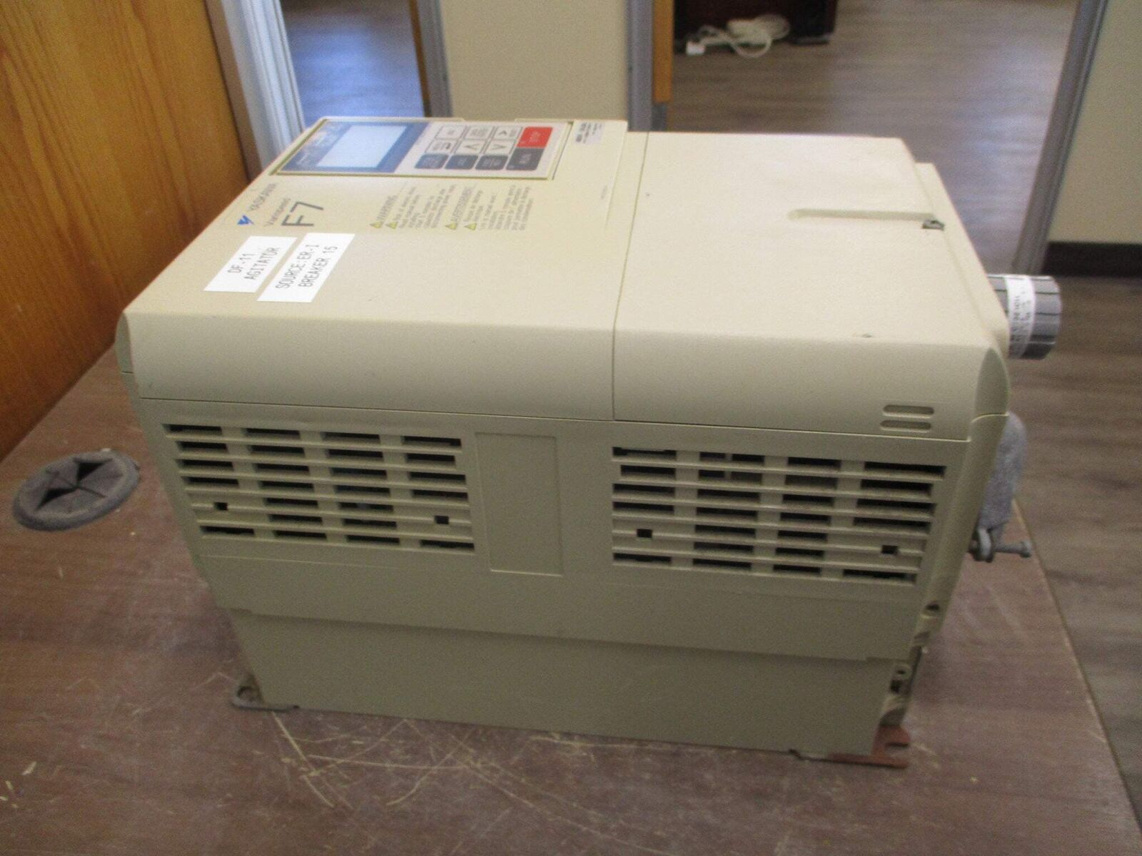 Yaskawa Varispeed F7 AC Drive CIMR-F7U4011 15HP 3Ph w/ Keypad Used