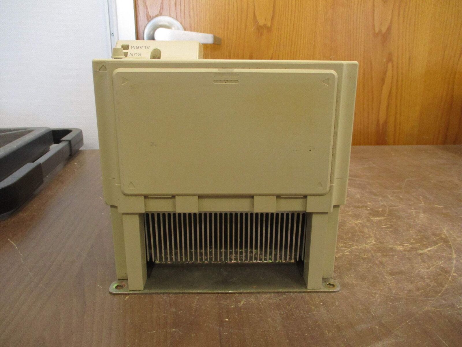Yaskawa Varispeed V7N AC Drive CIMR-V7NU45P5 10HP 3Ph w/ Keypad Used