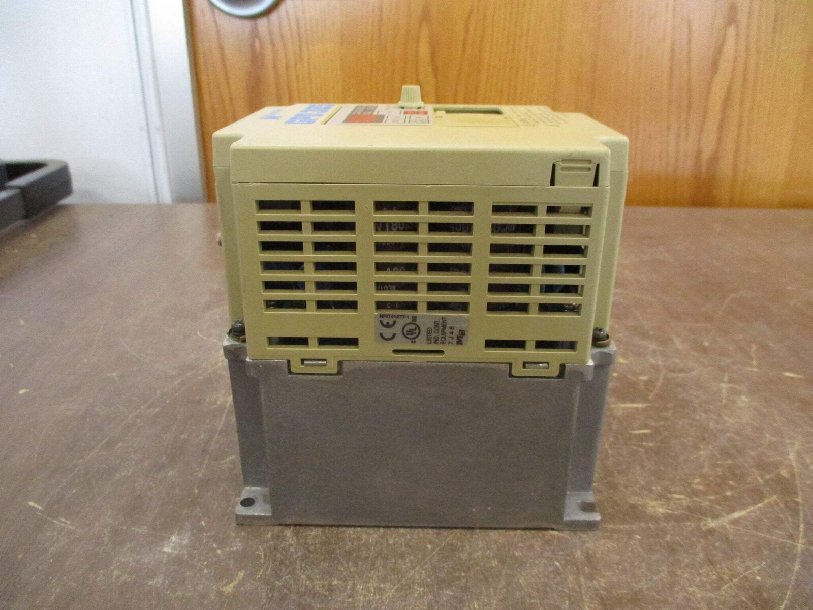 MagneTek GPD 305 AC Drive JDB003 2HP 3Ph *Missing Port Cover* *Broken Cover*