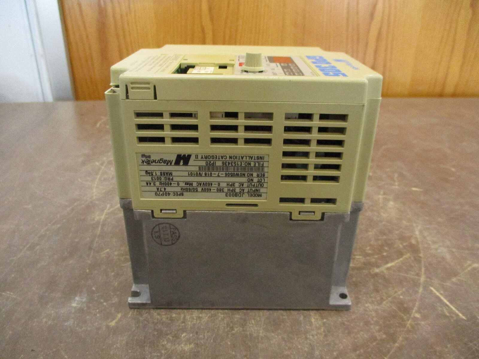 MagneTek GPD 305 AC Drive JDB003 2HP 3Ph *Missing Port Cover* *Broken Cover*