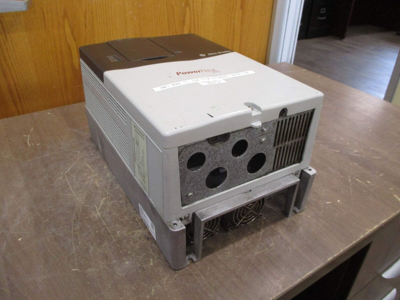 Allen-Bradley PowerFlex 70 AC Drive 20AD027A0AYNANNN 20HP 3Ph *No Keypad* Used