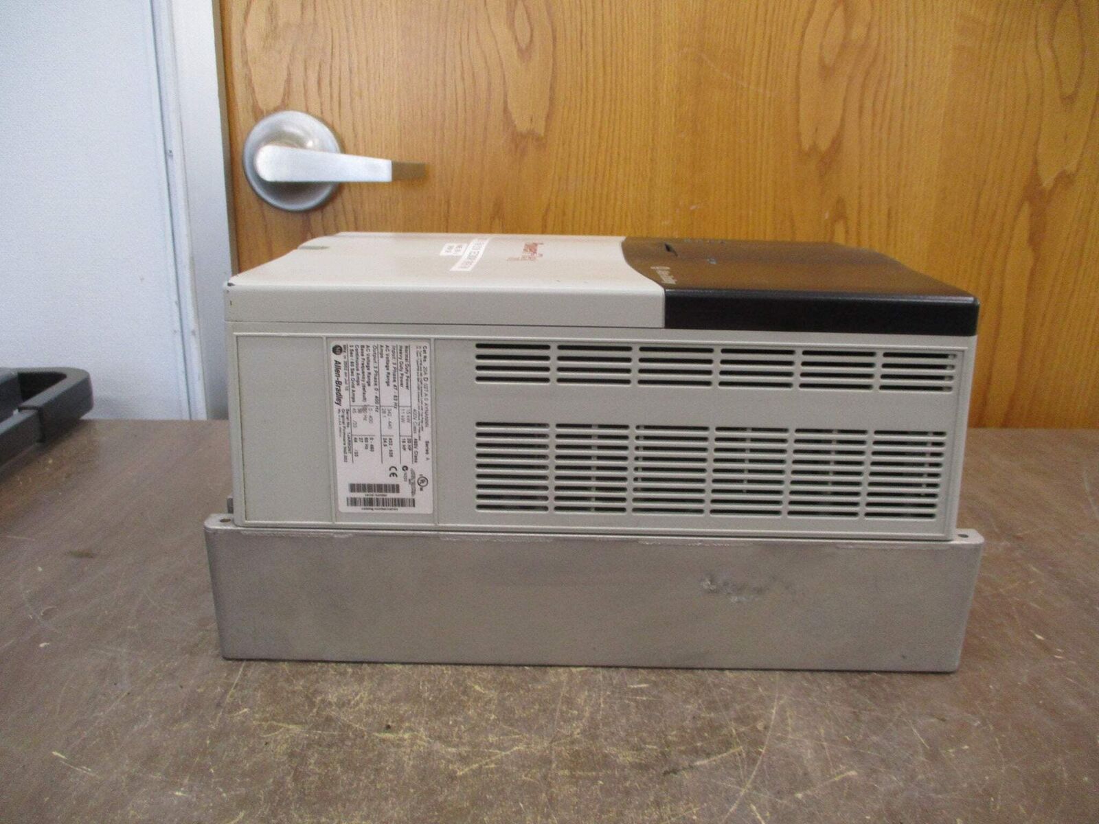 Allen-Bradley PowerFlex 70 AC Drive 20AD027A0AYNANNN 20HP 3Ph *No Keypad* Used