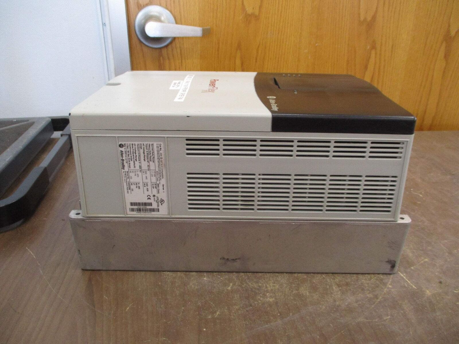 Allen-Bradley PowerFlex 70 AC Drive 20AD027A0AYNANNN 20HP 3Ph *No Keypad* Used