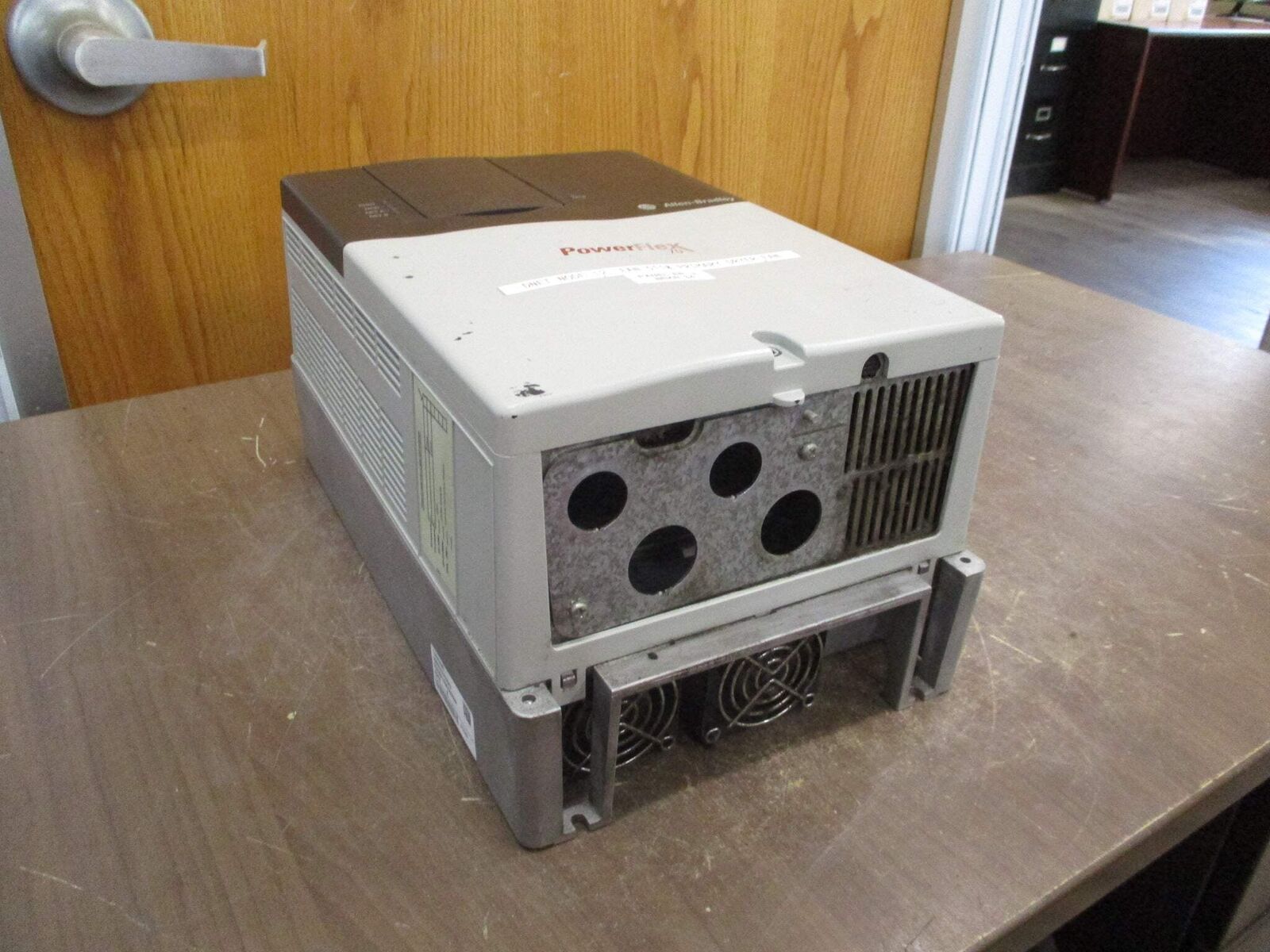 Allen-Bradley PowerFlex 70 AC Drive 20AD027A0AYNANNN 20HP 3Ph *No Keypad* Used