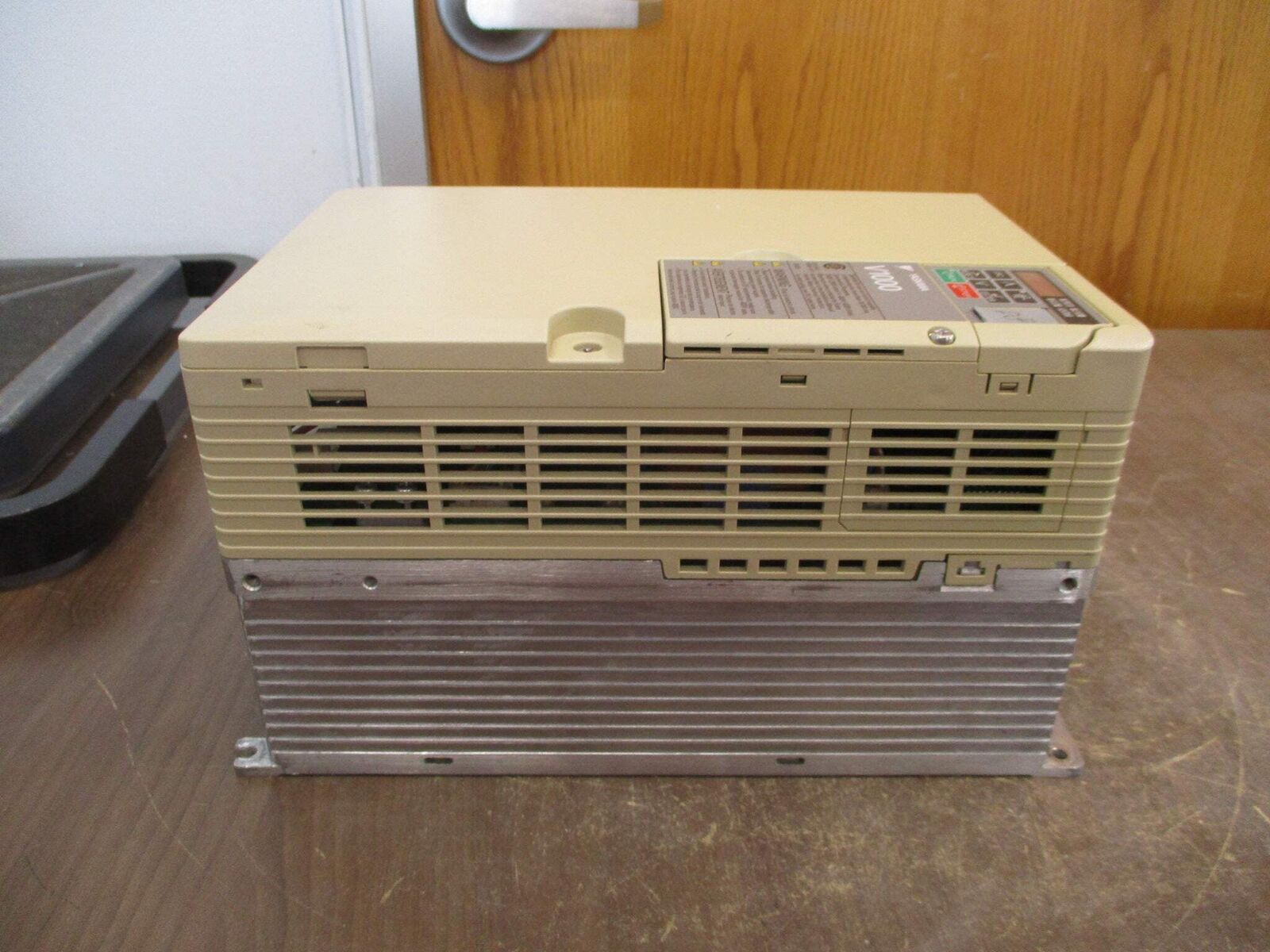 Yaskawa V1000 AC Drive CIMR-VU4A0038FAA 20HP 3Ph w/ Keypad Used
