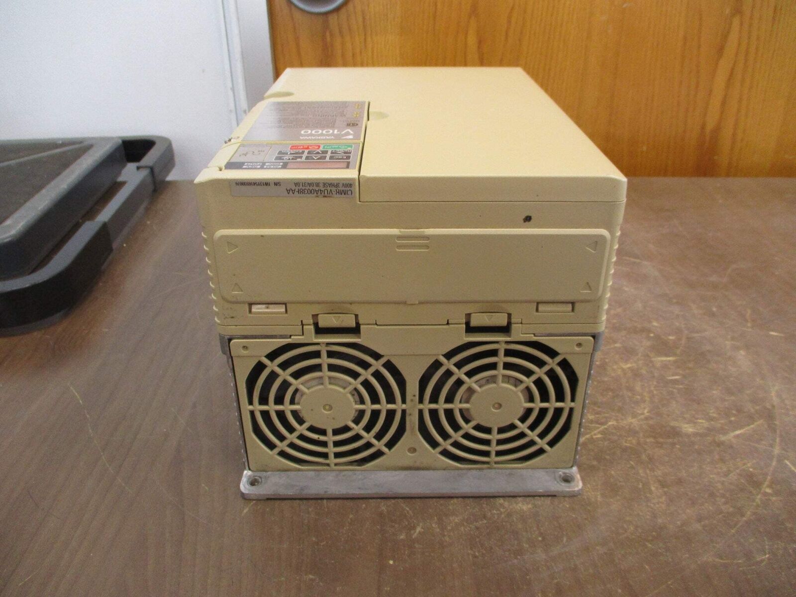 Yaskawa V1000 AC Drive CIMR-VU4A0038FAA 20HP 3Ph w/ Keypad Used