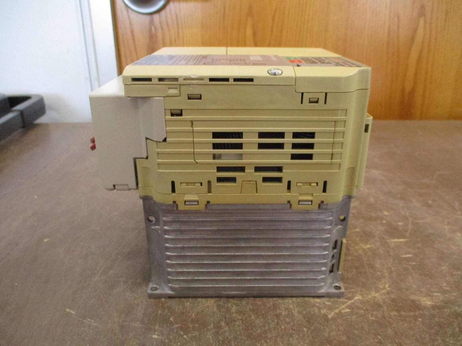 Yaskawa V1000 AC Drive CIMR-VU4A0011FAA 7.5HP 3Ph Used