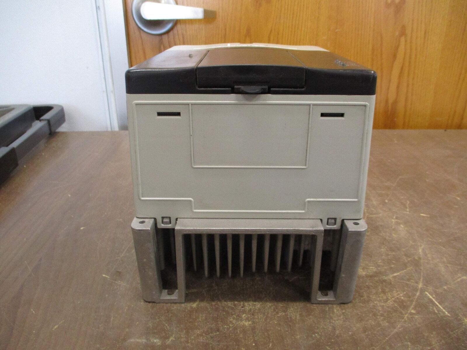 Allen-Bradley PowerFlex 70 AC Drive 20AD5P0A0AYNNNNN 3HP 3Ph *No Cover Screw*