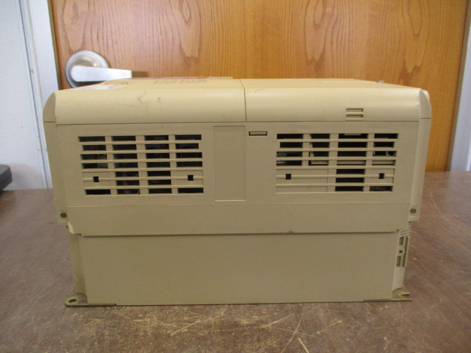 Yaskawa Variseped P7 AC Drive CIMR-P7U4018 30HP 3Ph w/ Keypad Used