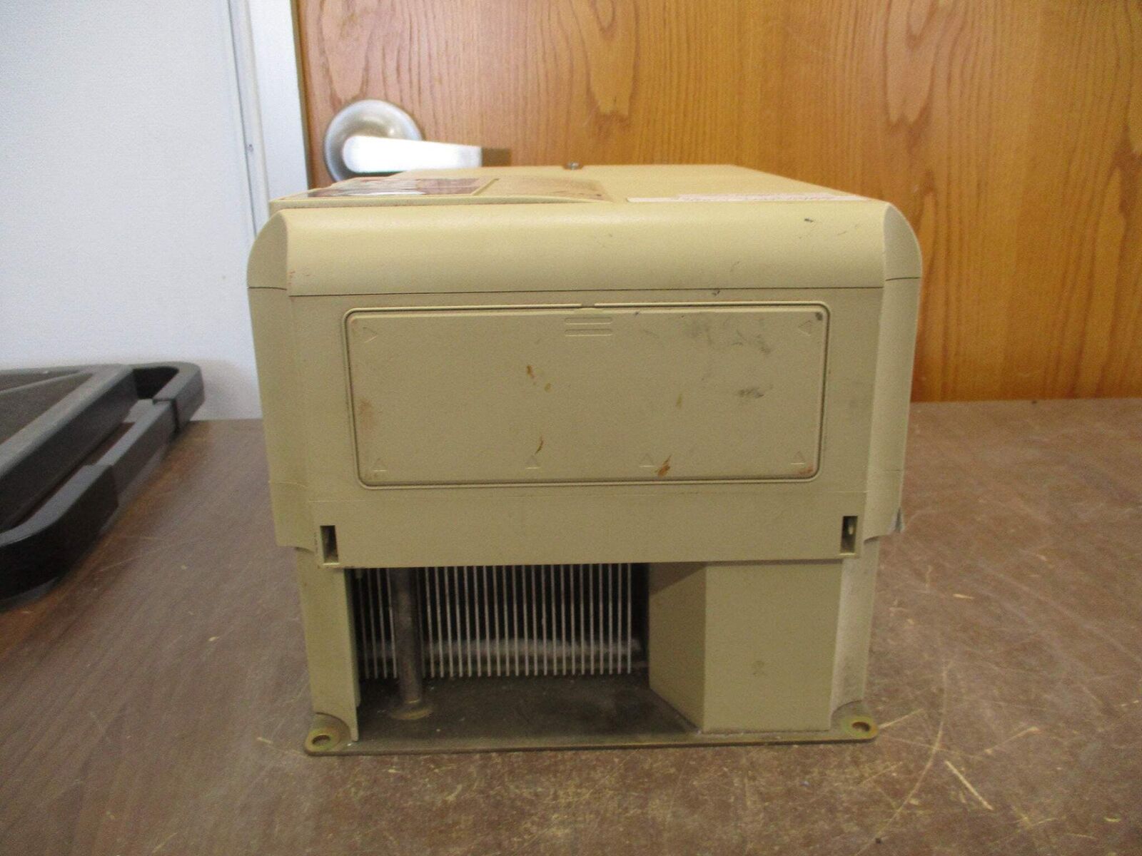 Yaskawa Variseped P7 AC Drive CIMR-P7U4018 30HP 3Ph w/ Keypad Used