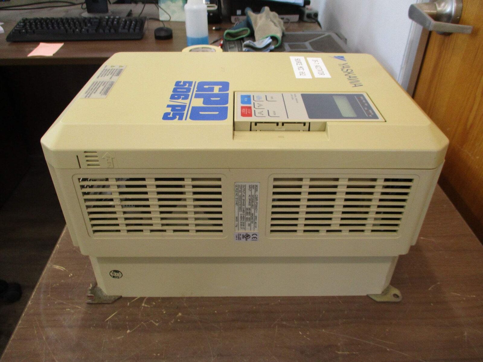 Yaskawa GPD 506/P5 AC Drive CIMR-P5M4011 20HP 3Ph w/ Keypad Used