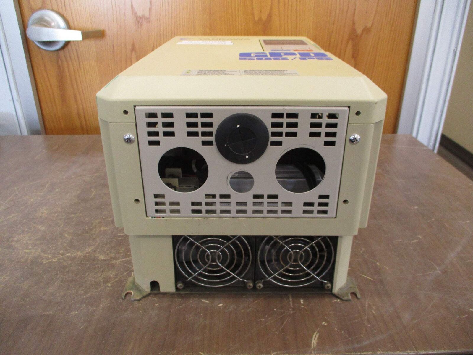 Yaskawa GPD 506/P5 AC Drive CIMR-P5M4011 20HP 3Ph w/ Keypad Used