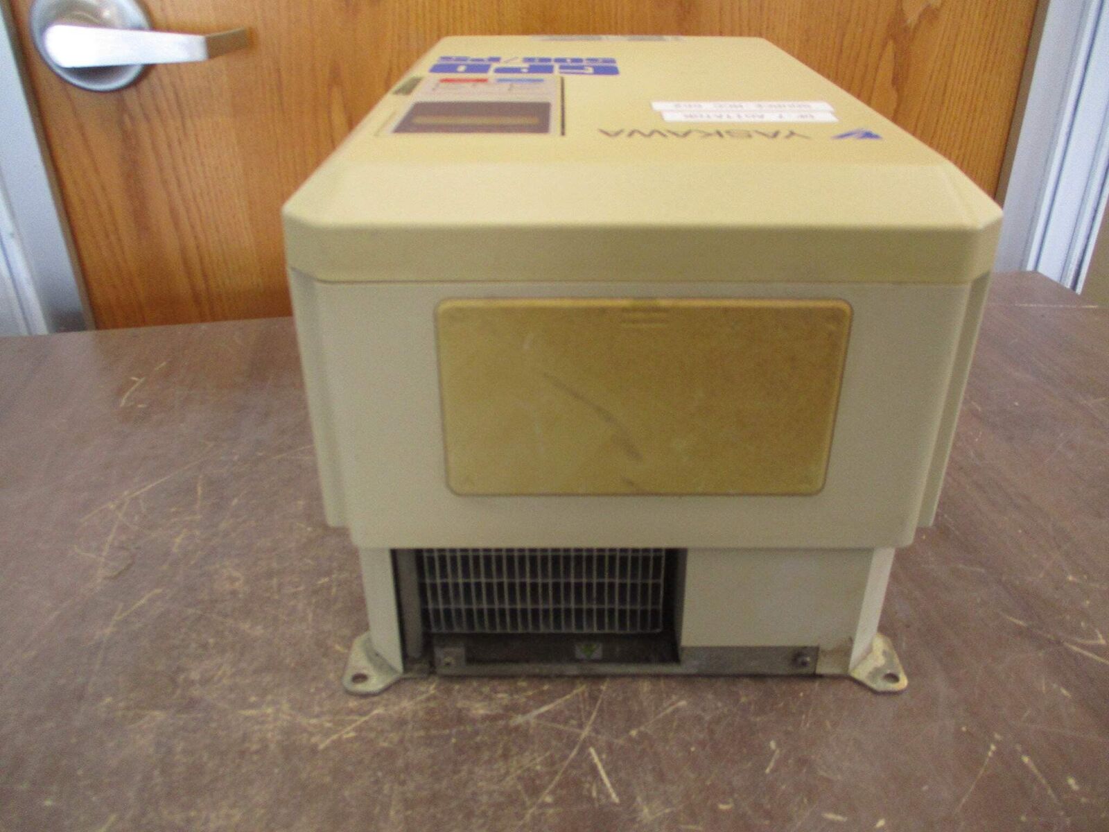 Yaskawa GPD 506/P5 AC Drive CIMR-P5M4011 20HP 3Ph w/ Keypad Used
