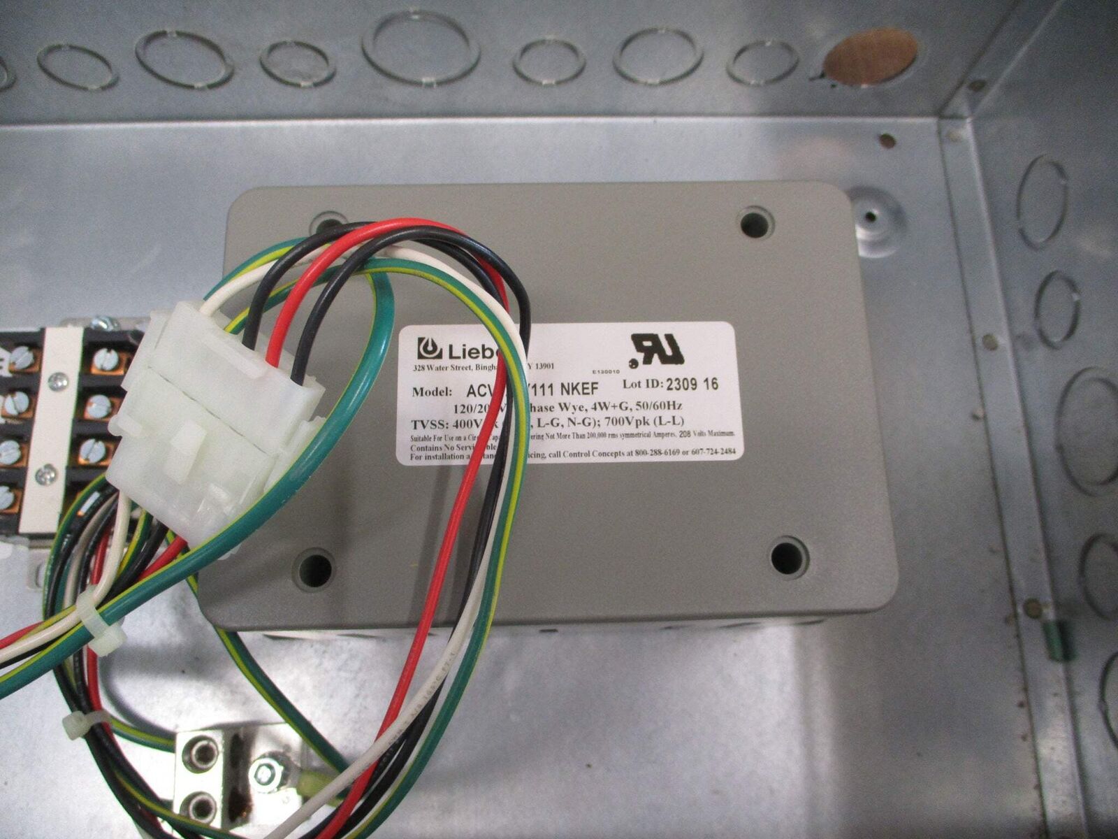 Emerson Liebert Panelboard Surge Protector LPGE120Y80S-01 120/208V 3Ph 4W+G Used