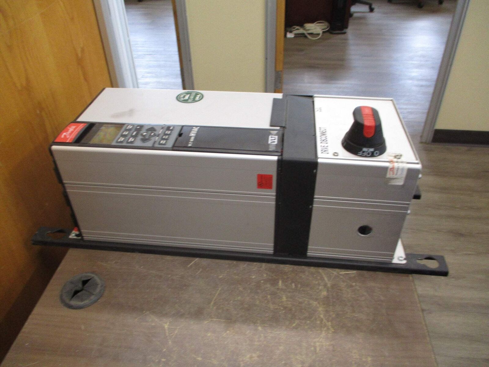 Danfoss VLT 6008 AC Drive 175Z7285 7.5HP 3Ph w/ Disconnect Used