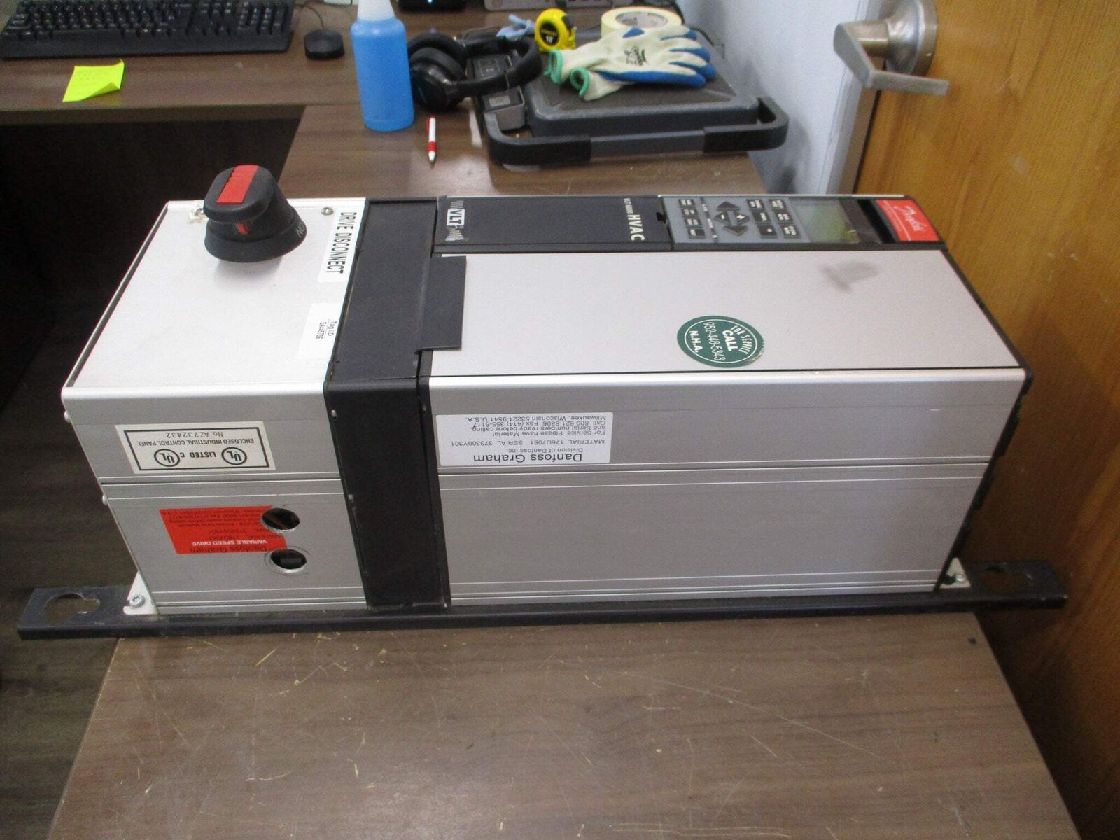 Danfoss VLT 6008 AC Drive 175Z7285 7.5HP 3Ph w/ Disconnect Used