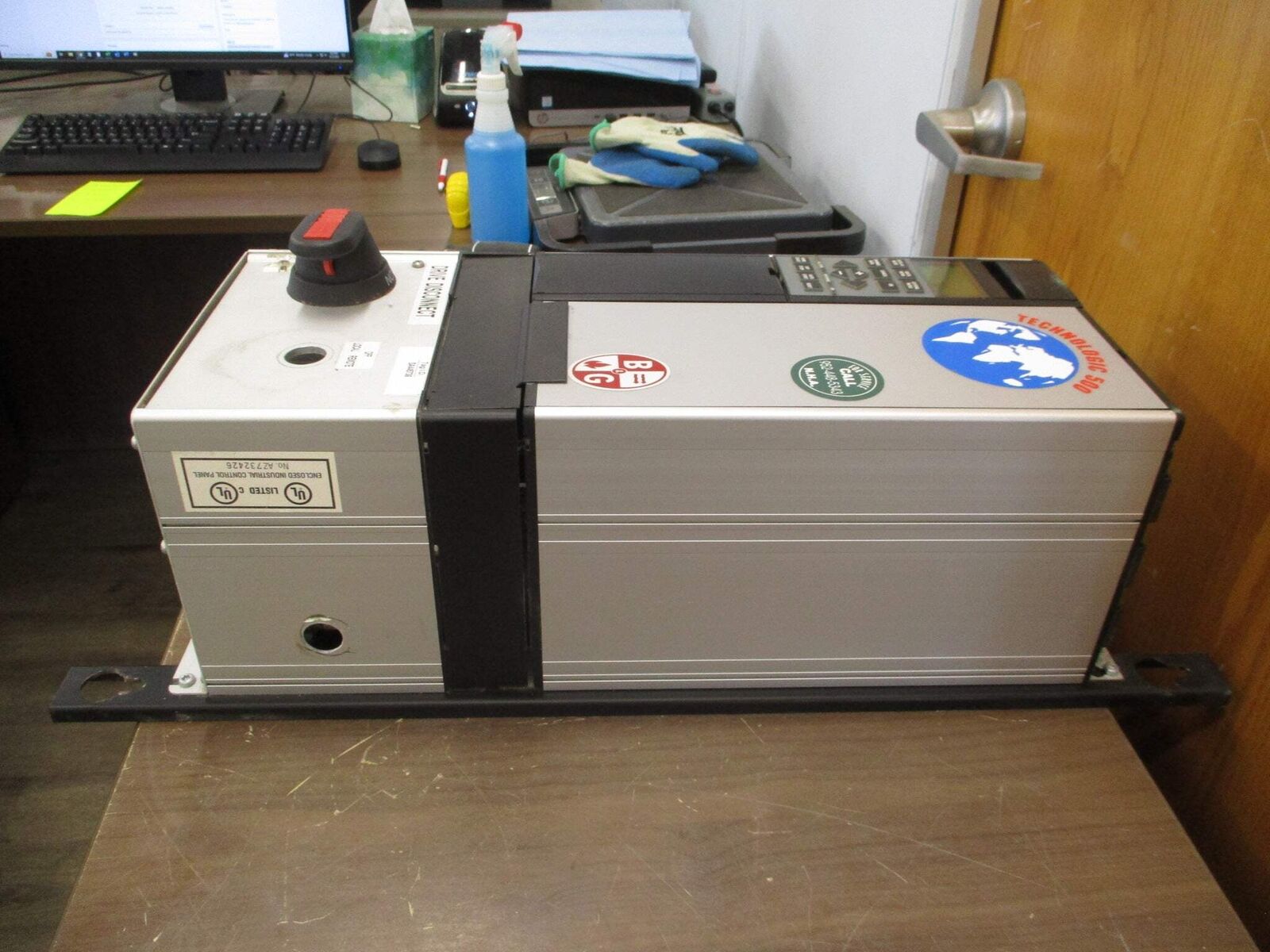 Danfoss VLT 6008 AC Drive 175Z7285 7.5HP 3Ph w/ Disconnect Used.