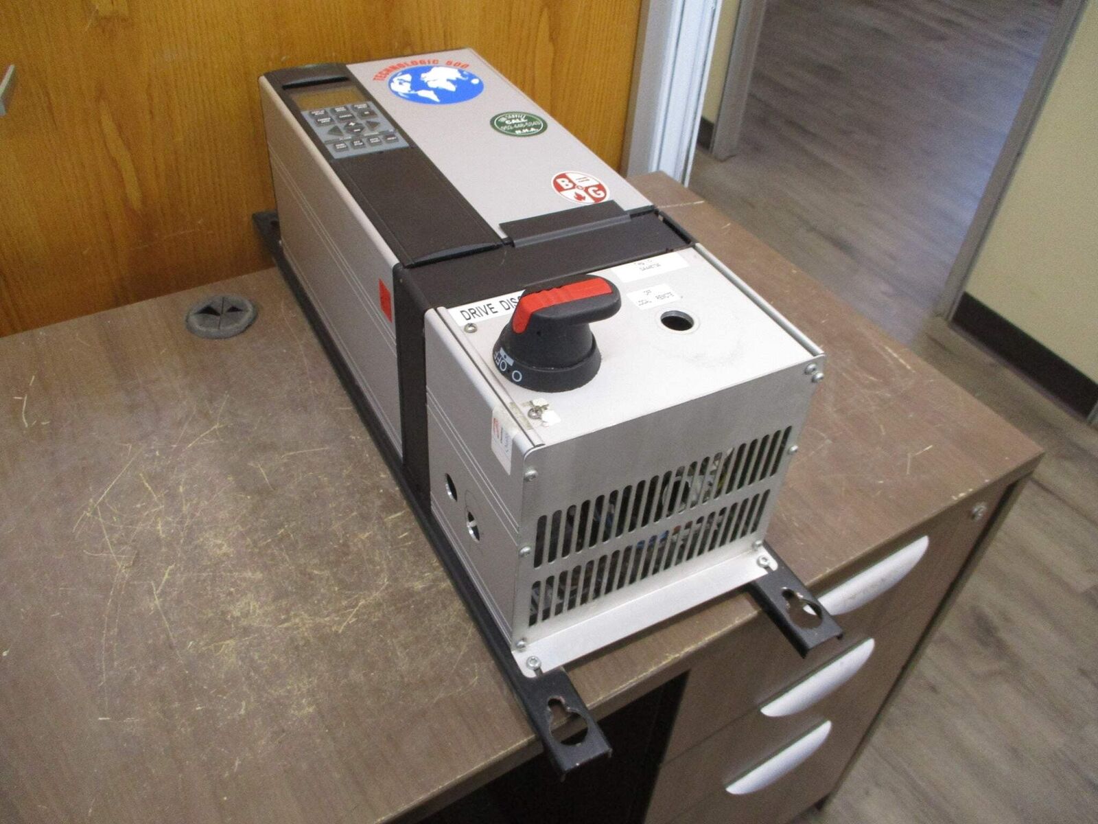 Danfoss VLT 6008 AC Drive 175Z7285 7.5HP 3Ph w/ Disconnect Used.